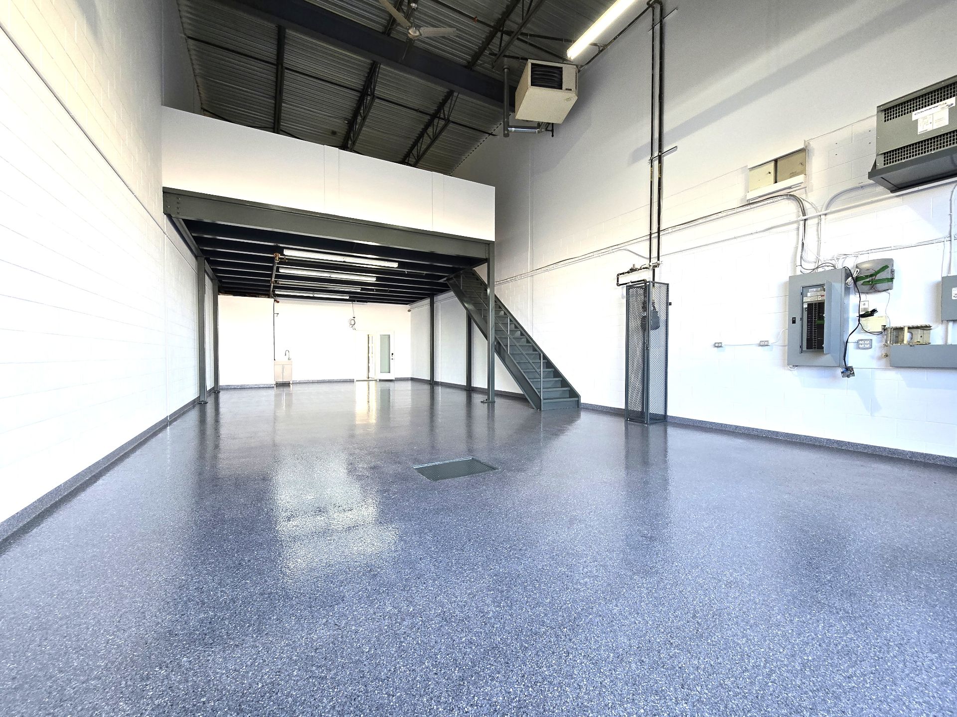 573 Boul. du Curé-Boivin, Boisbriand, Quebec J7G2A8, ,Industriel,For Rent,Boul. du Curé-Boivin,14385339