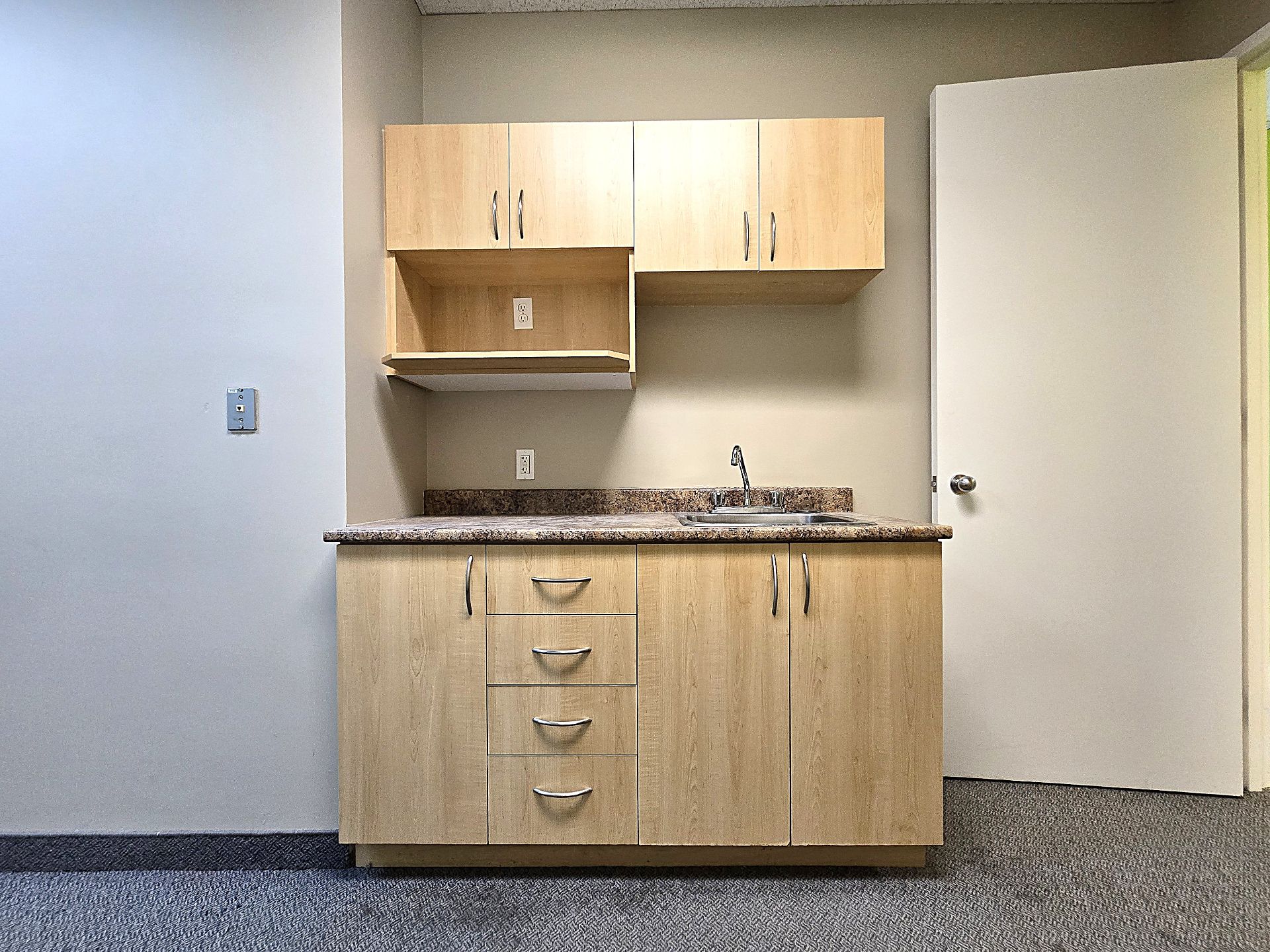 515 Boul. de la Concorde O., Laval (Laval-des-Rapides), Quebec H7N5L9, ,Commercial,For Rent,Boul. de la Concorde O.,27799919