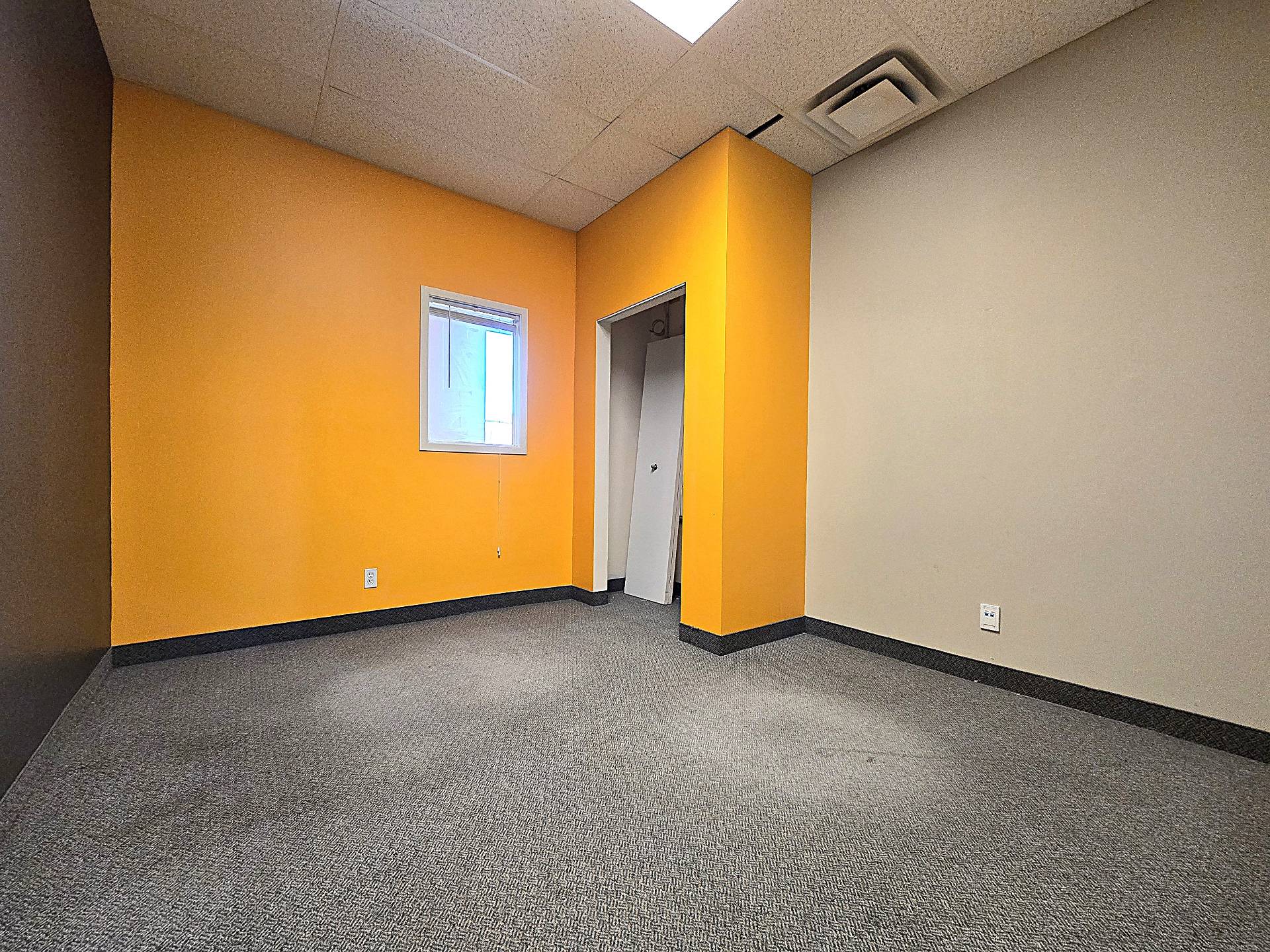 515 Boul. de la Concorde O., Laval (Laval-des-Rapides), Quebec H7N5L9, ,Commercial,For Rent,Boul. de la Concorde O.,27799919