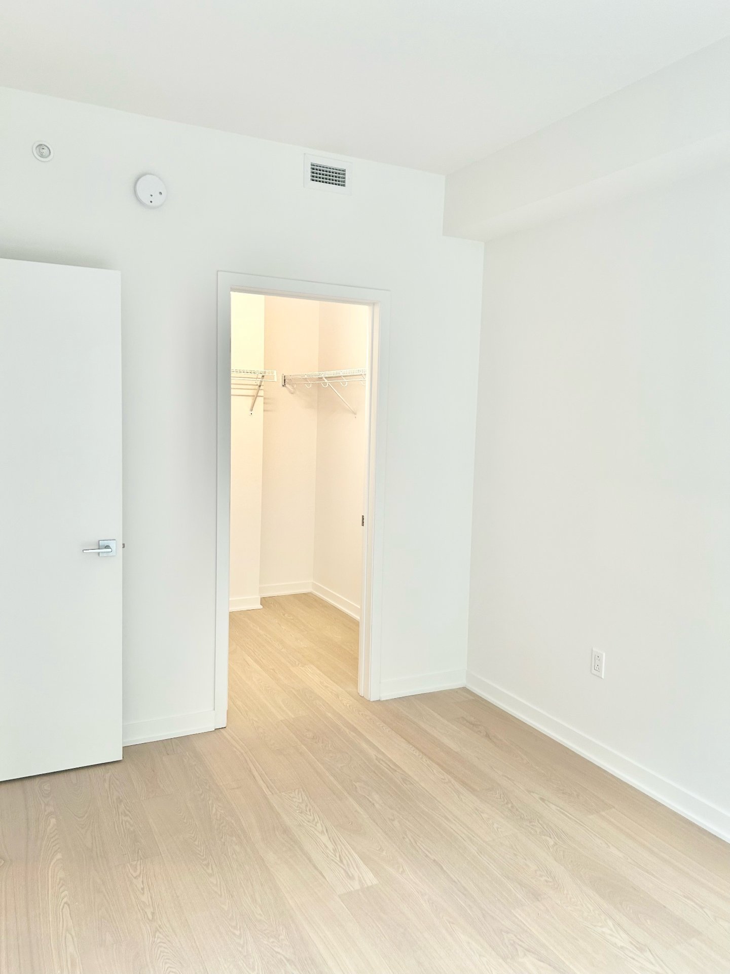 1485 Rue des Bassins, Montréal (Le Sud-Ouest), Quebec H3C1B7, 1 Bedroom Bedrooms, 5 Rooms Rooms,1 BathroomBathrooms,Residential,For Sale,Rue des Bassins,11739344