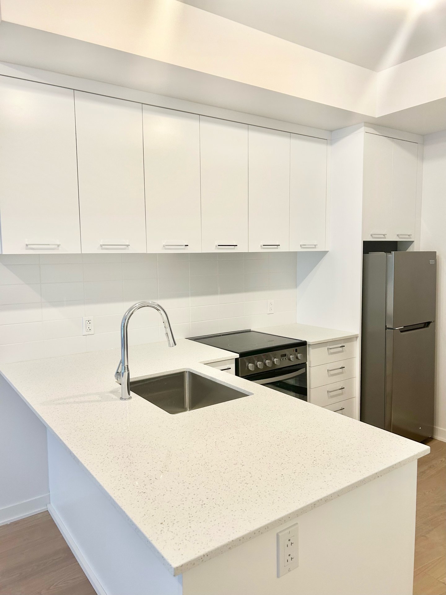 1485 Rue des Bassins, Montréal (Le Sud-Ouest), Quebec H3C1B7, 1 Bedroom Bedrooms, 5 Rooms Rooms,1 BathroomBathrooms,Residential,For Sale,Rue des Bassins,11739344