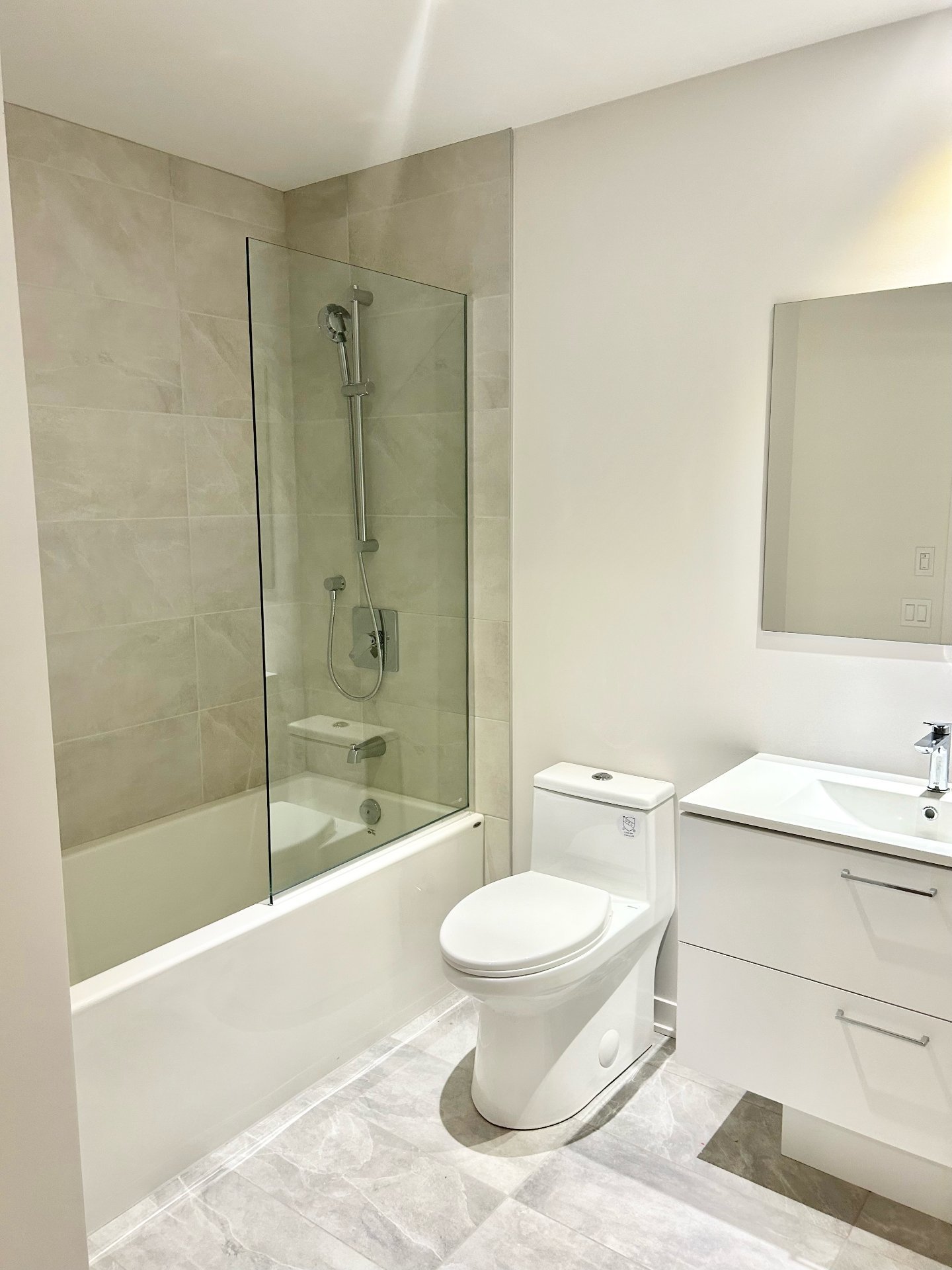 1485 Rue des Bassins, Montréal (Le Sud-Ouest), Quebec H3C1B7, 1 Bedroom Bedrooms, 5 Rooms Rooms,1 BathroomBathrooms,Residential,For Sale,Rue des Bassins,11739344