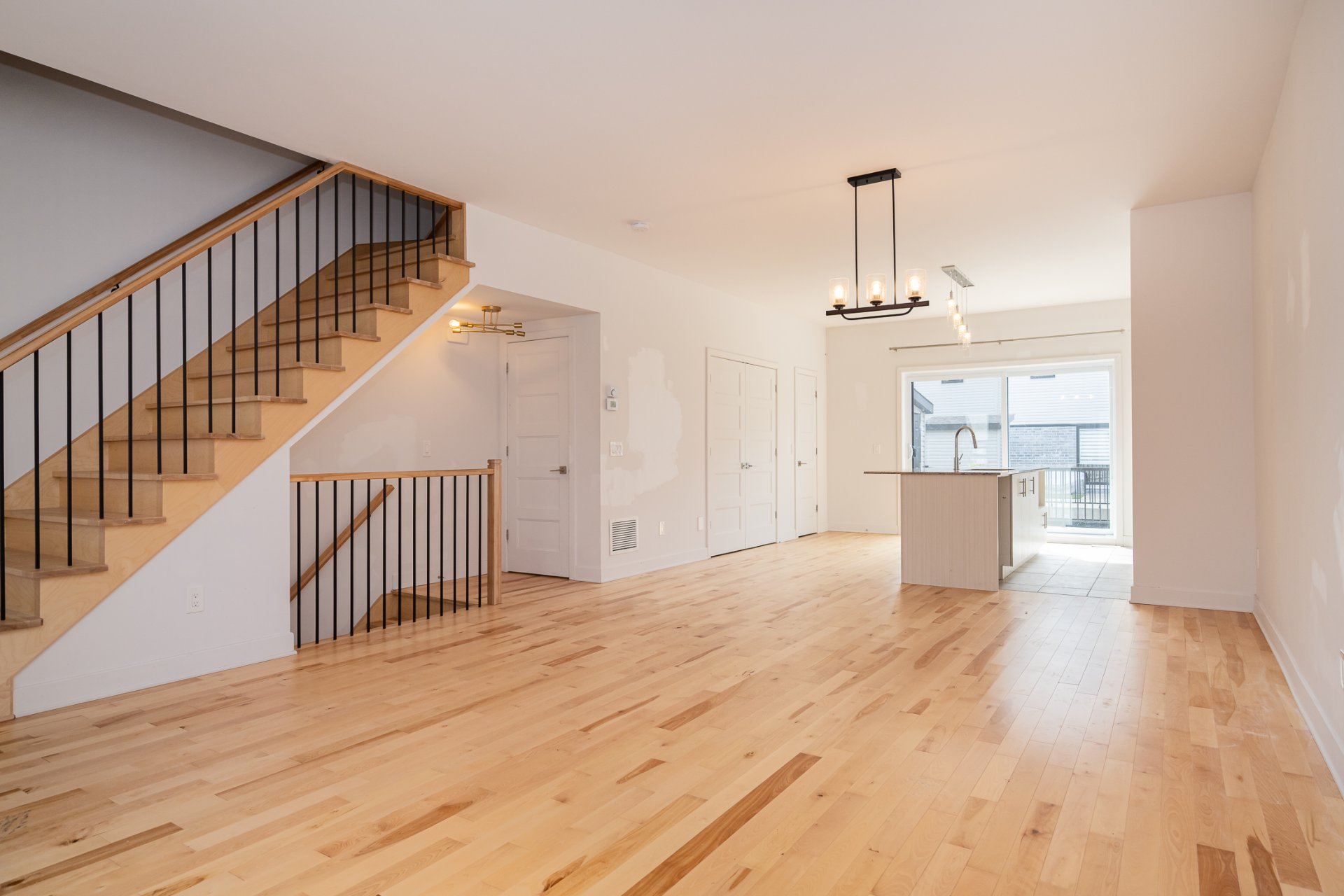 50Z Rue Napoléon, Sainte-Thérèse, Quebec J7E1H6, 4 Chambres Chambres, 10 Chambres Chambres,2 Salle de bainSalle de bain,Résidentiel,À vendre,Rue Napoléon,28435754