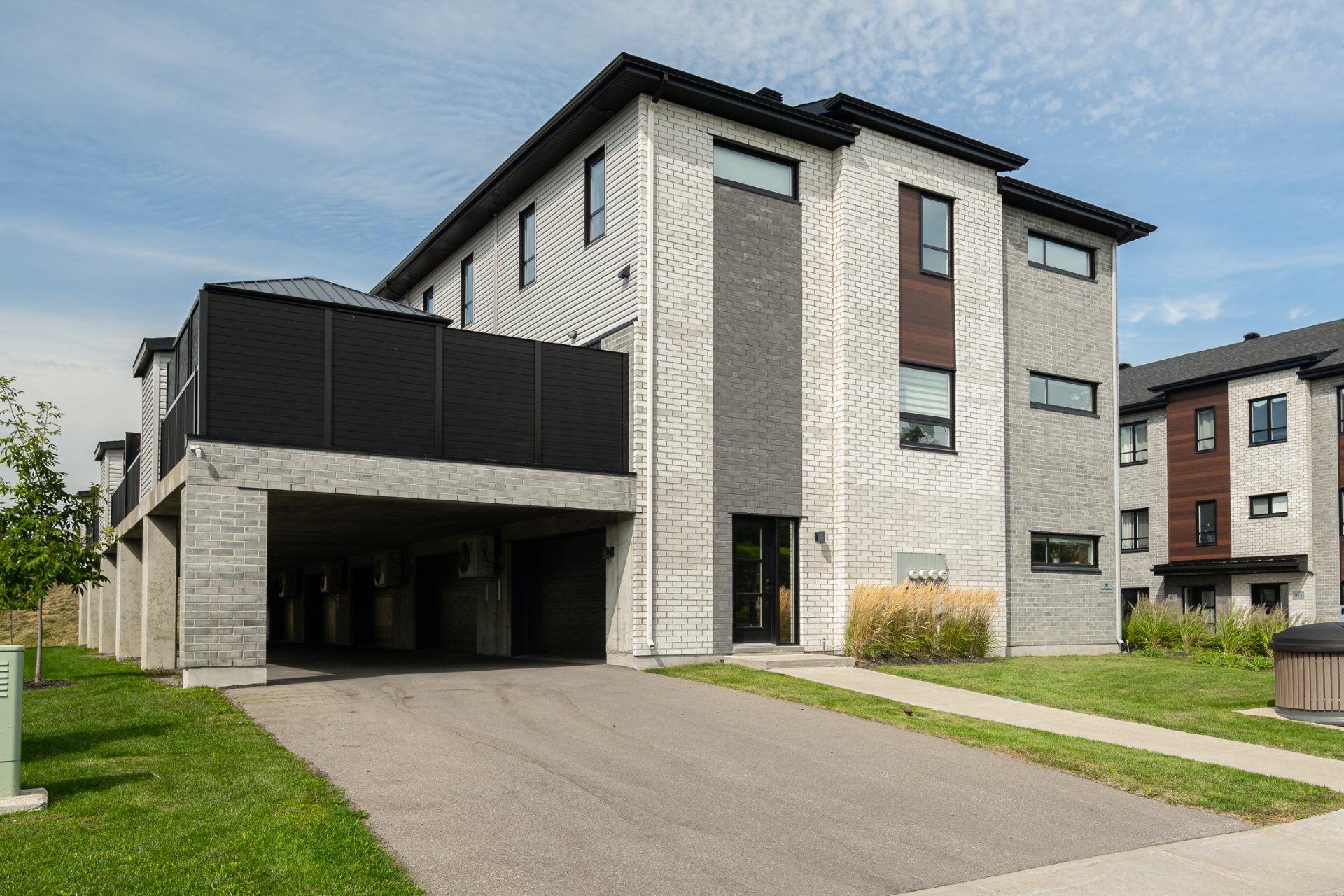 50Z Rue Napoléon, Sainte-Thérèse, Quebec J7E1H6, 4 Chambres Chambres, 10 Chambres Chambres,2 Salle de bainSalle de bain,Résidentiel,À vendre,Rue Napoléon,28435754