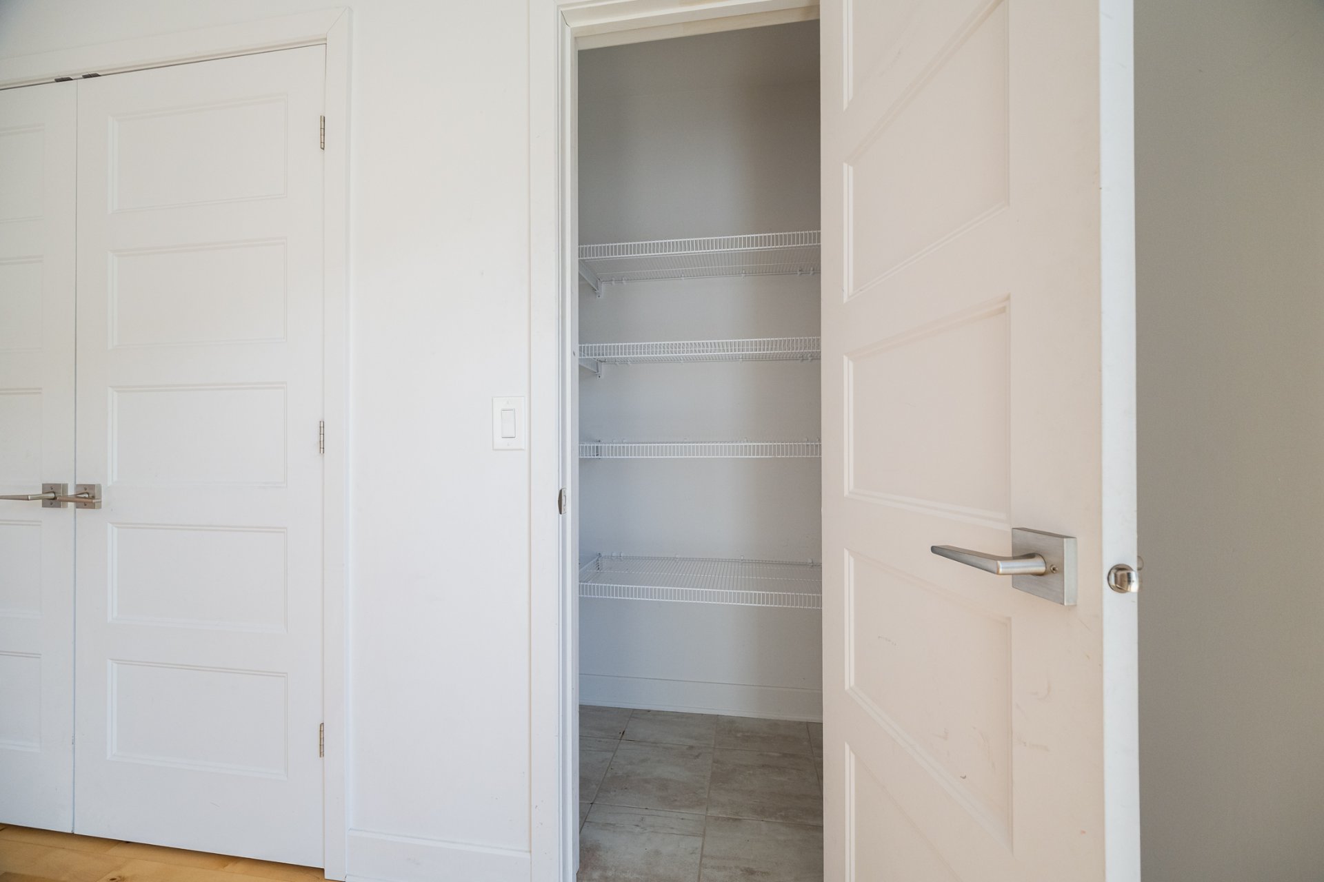 50Z Rue Napoléon, Sainte-Thérèse, Quebec J7E1H6, 4 Chambres Chambres, 10 Chambres Chambres,2 Salle de bainSalle de bain,Résidentiel,À vendre,Rue Napoléon,28435754