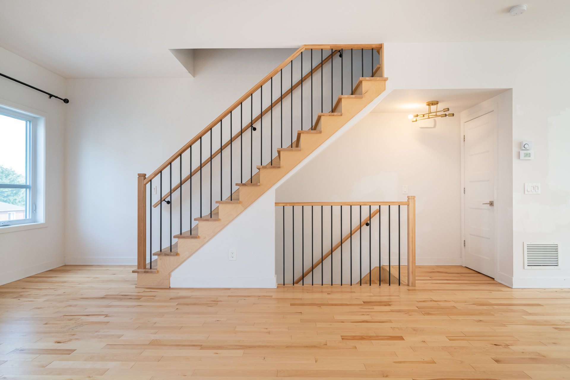 50Z Rue Napoléon, Sainte-Thérèse, Quebec J7E1H6, 4 Chambres Chambres, 10 Chambres Chambres,2 Salle de bainSalle de bain,Résidentiel,À vendre,Rue Napoléon,28435754