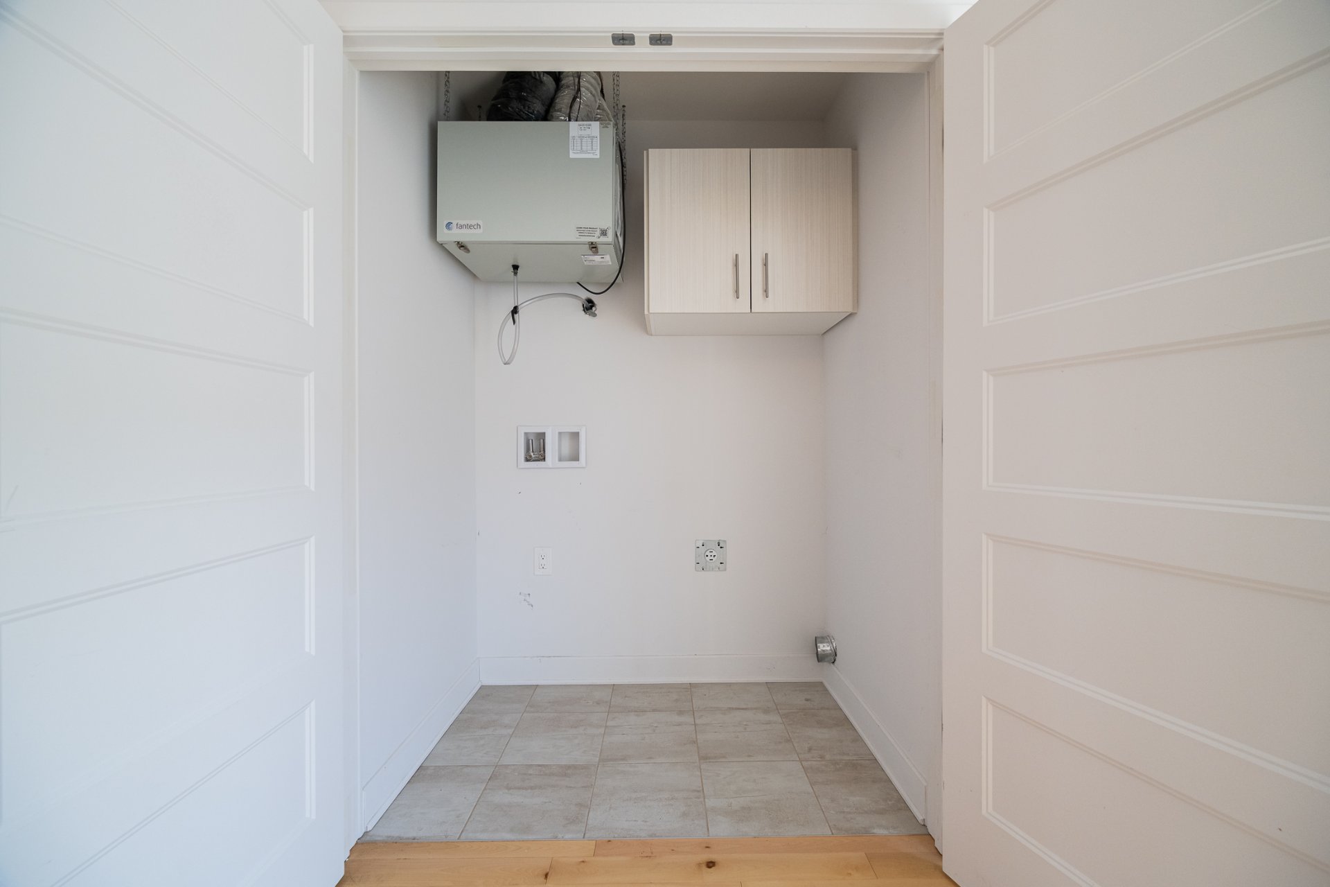 50Z Rue Napoléon, Sainte-Thérèse, Quebec J7E1H6, 4 Chambres Chambres, 10 Chambres Chambres,2 Salle de bainSalle de bain,Résidentiel,À vendre,Rue Napoléon,28435754