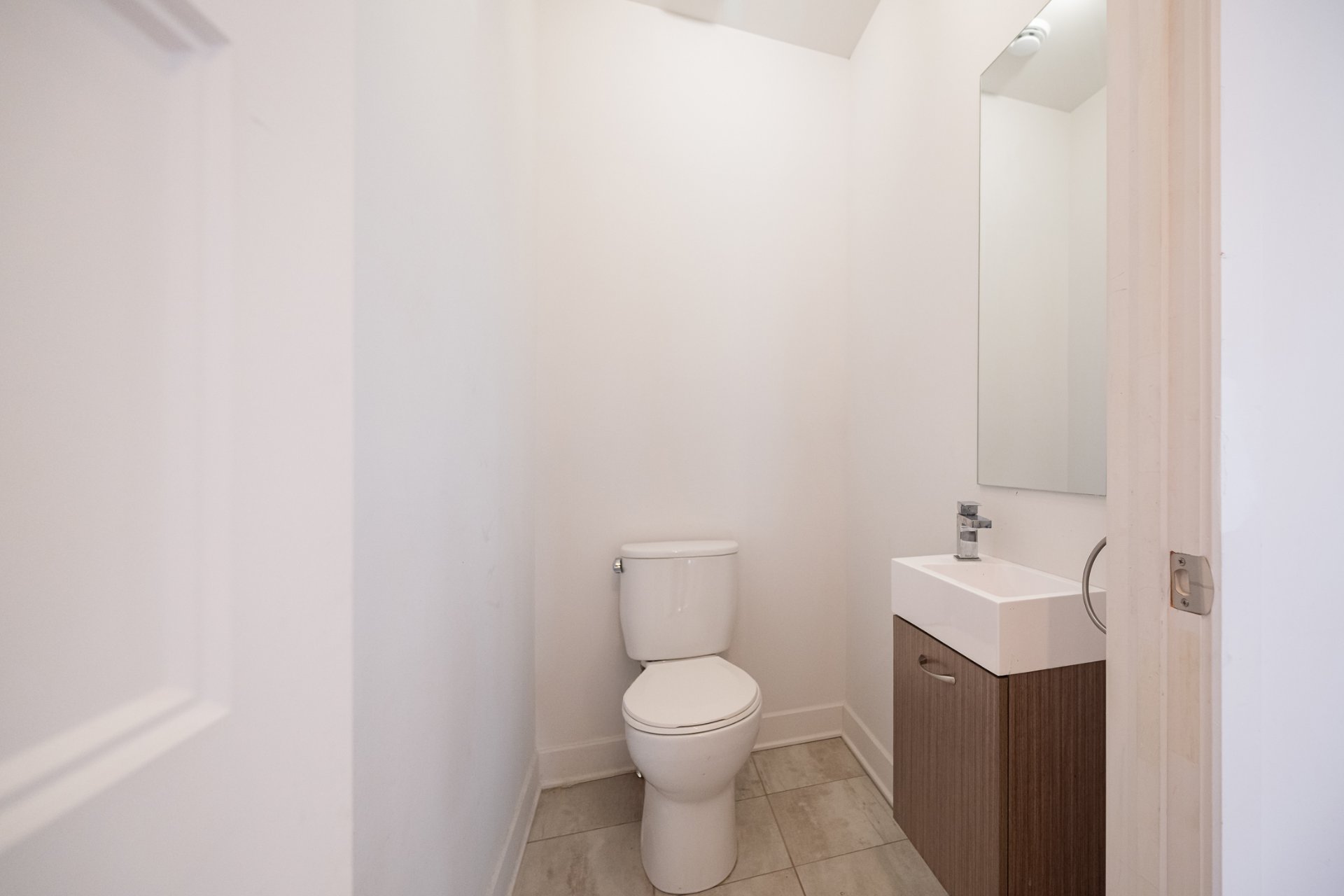 50Z Rue Napoléon, Sainte-Thérèse, Quebec J7E1H6, 4 Chambres Chambres, 10 Chambres Chambres,2 Salle de bainSalle de bain,Résidentiel,À vendre,Rue Napoléon,28435754