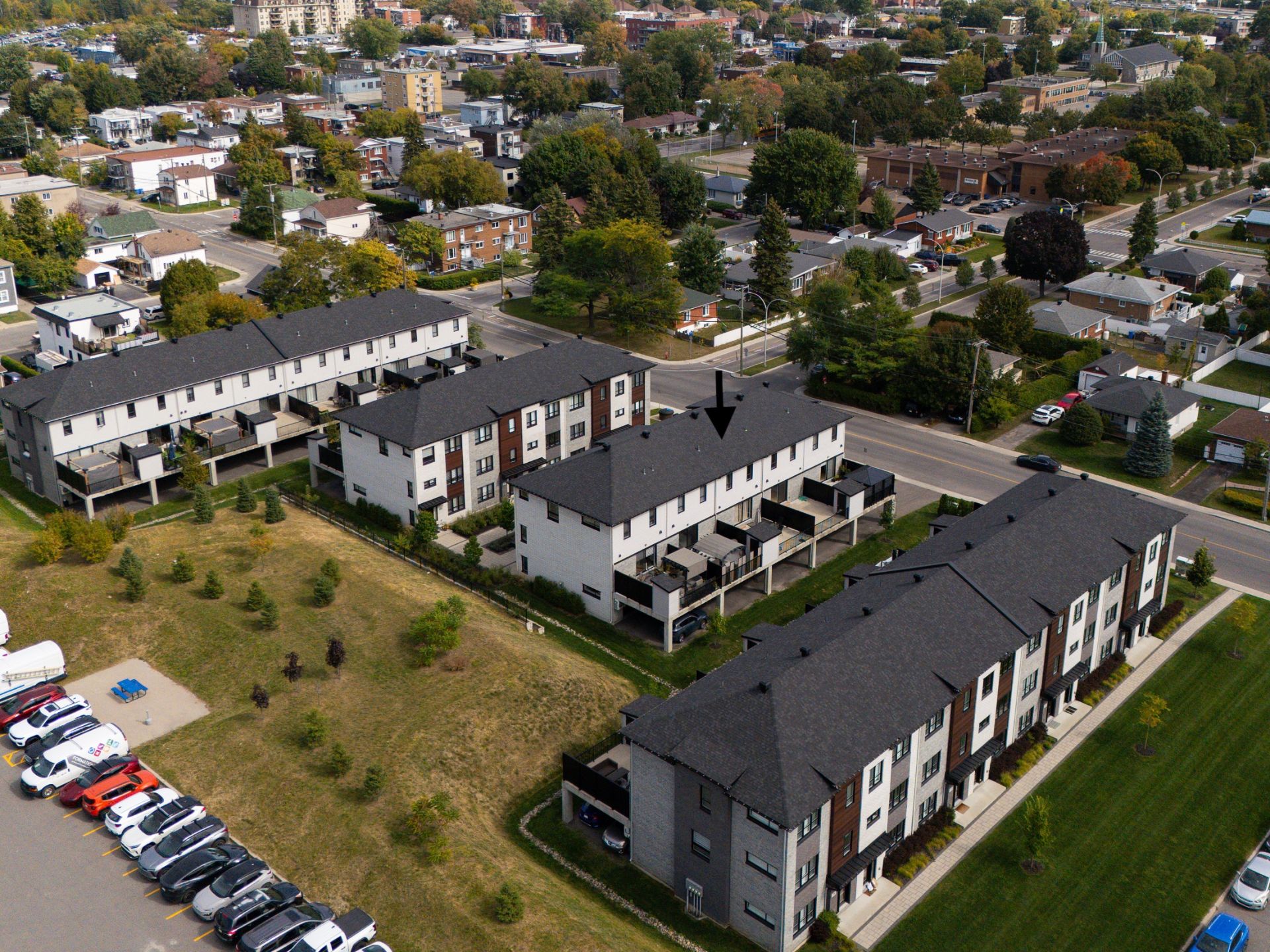 50Z Rue Napoléon, Sainte-Thérèse, Quebec J7E1H6, 4 Chambres Chambres, 10 Chambres Chambres,2 Salle de bainSalle de bain,Résidentiel,À vendre,Rue Napoléon,28435754