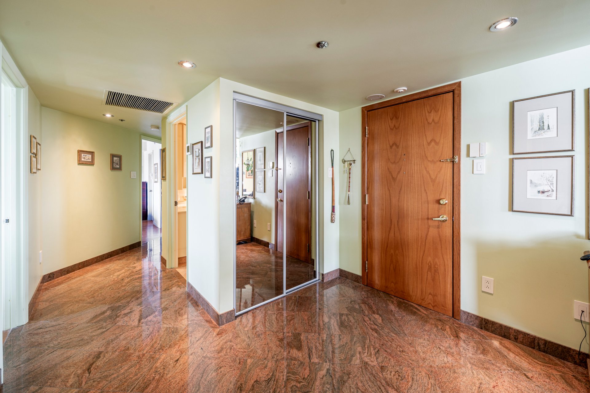 5115 Boul. de l'Assomption, Montréal (Rosemont/La Petite-Patrie), Quebec H1T4B2, 2 Chambres Chambres, 7 Chambres Chambres,1 Salle de bainsSalle de bain,Résidentiel,À vendre,Boul. de l'Assomption,15419471