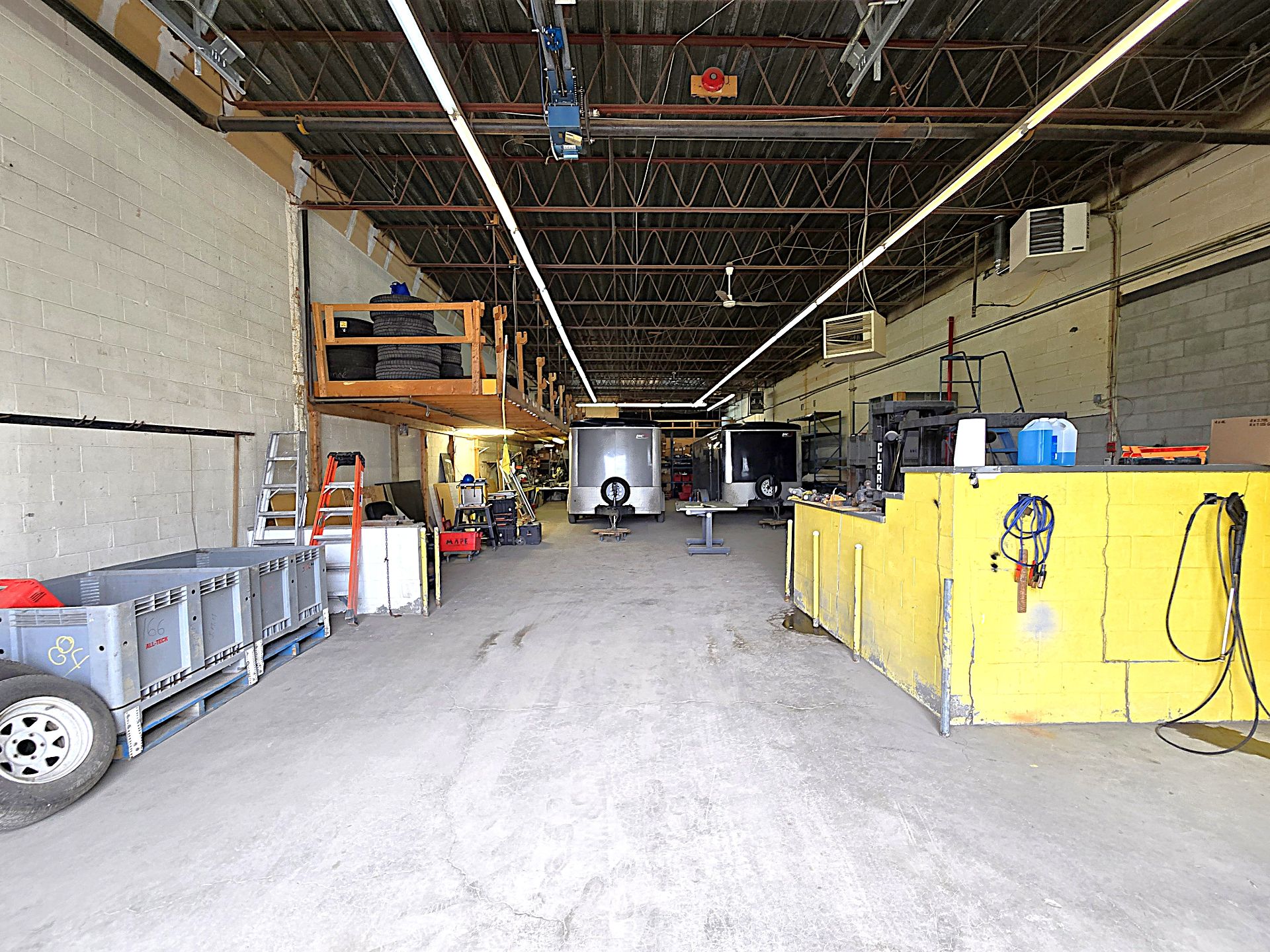 824 Boul. du Curé-Boivin, Boisbriand, Quebec J7G2A7, ,Industriel,For Rent,Boul. du Curé-Boivin,9586298