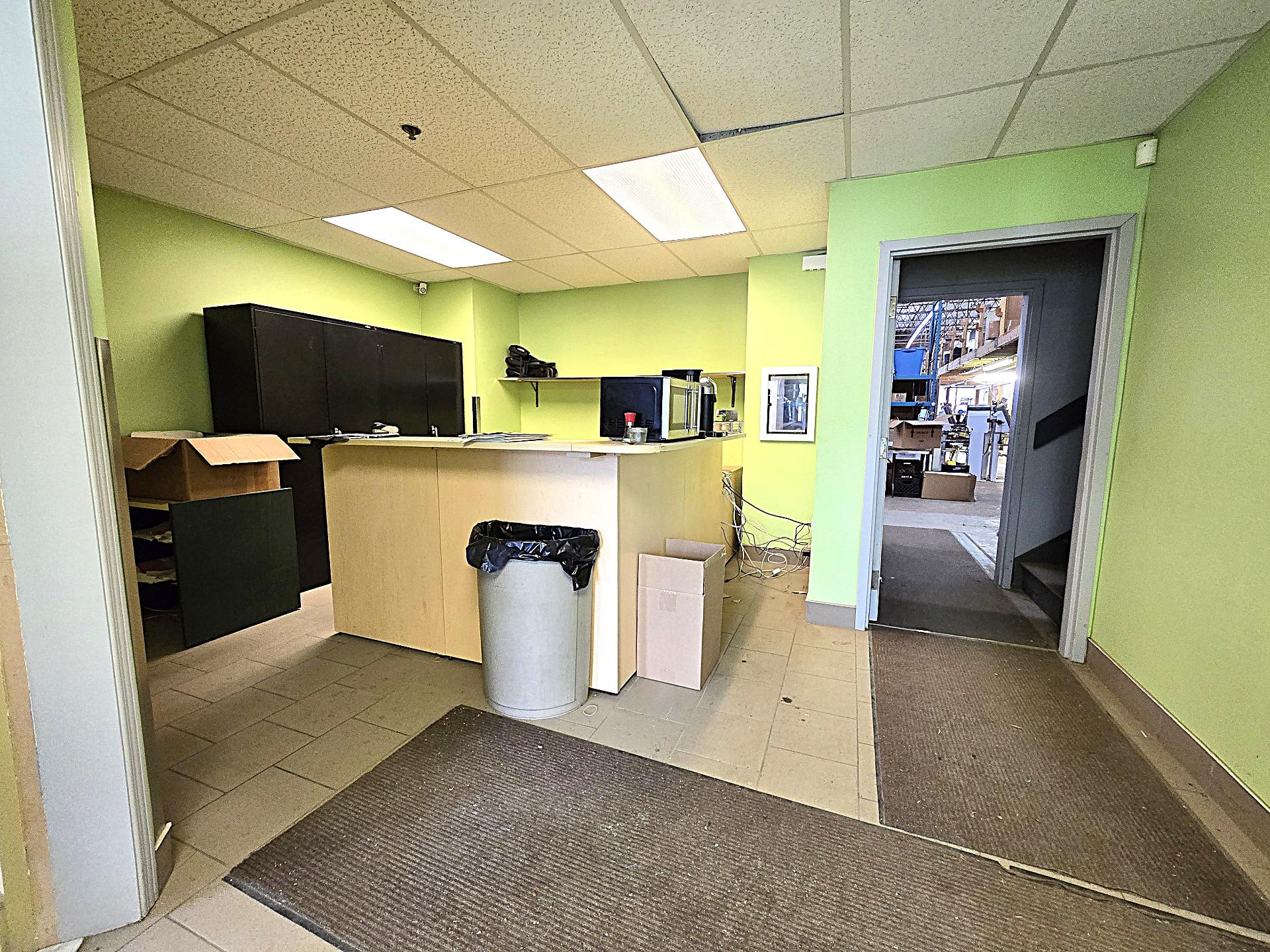 824 Boul. du Curé-Boivin, Boisbriand, Quebec J7G2A7, ,Industriel,For Rent,Boul. du Curé-Boivin,9586298