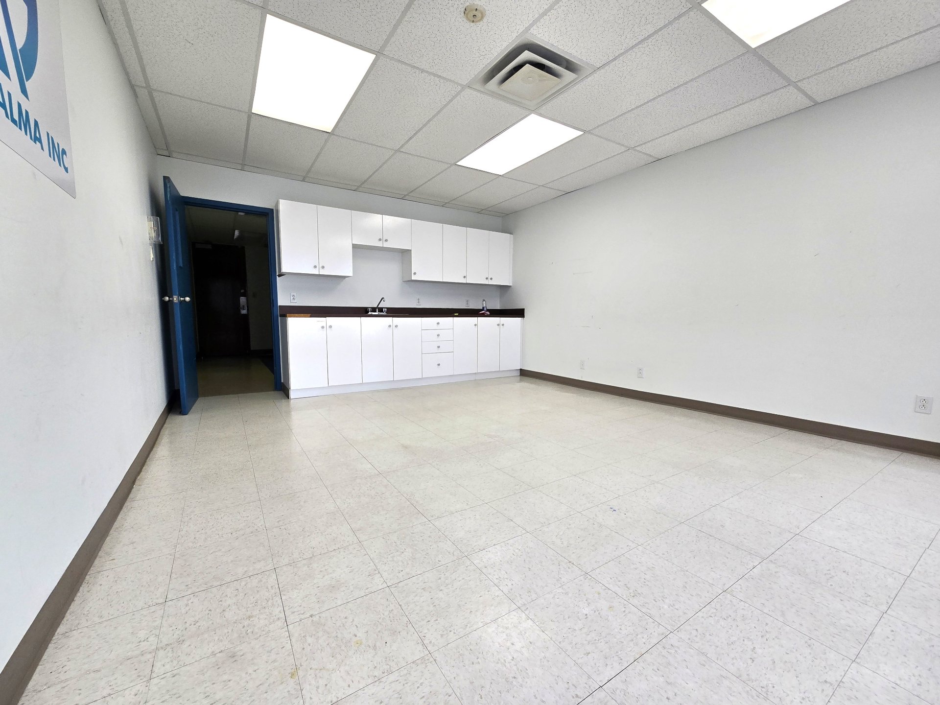 1405 Boul. Henri-Bourassa O., Montréal (Ahuntsic-Cartierville), Quebec H3M3B2, ,Commercial,For Sale,Boul. Henri-Bourassa O.,18940872