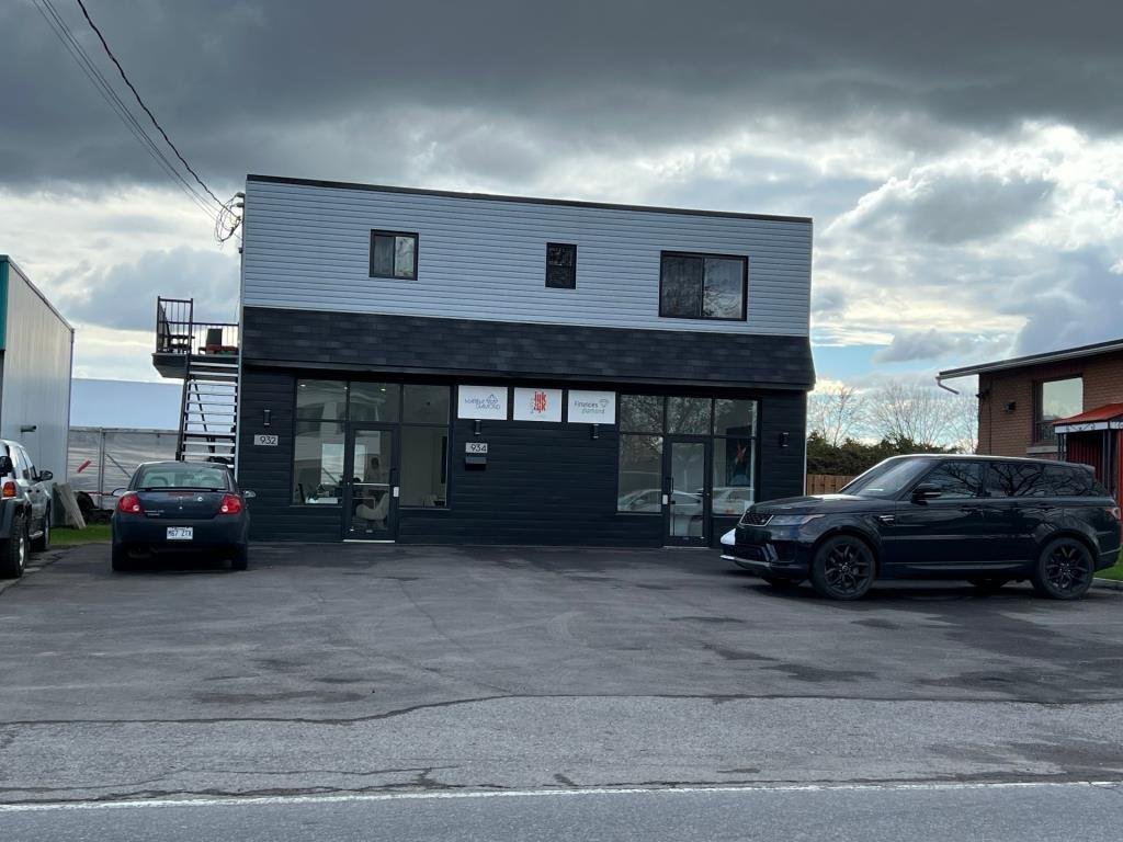 934 Mtée Champagne, Laval (Sainte-Dorothée), Quebec H7X3V4, ,Commercial,For Rent,Mtée Champagne,22990698