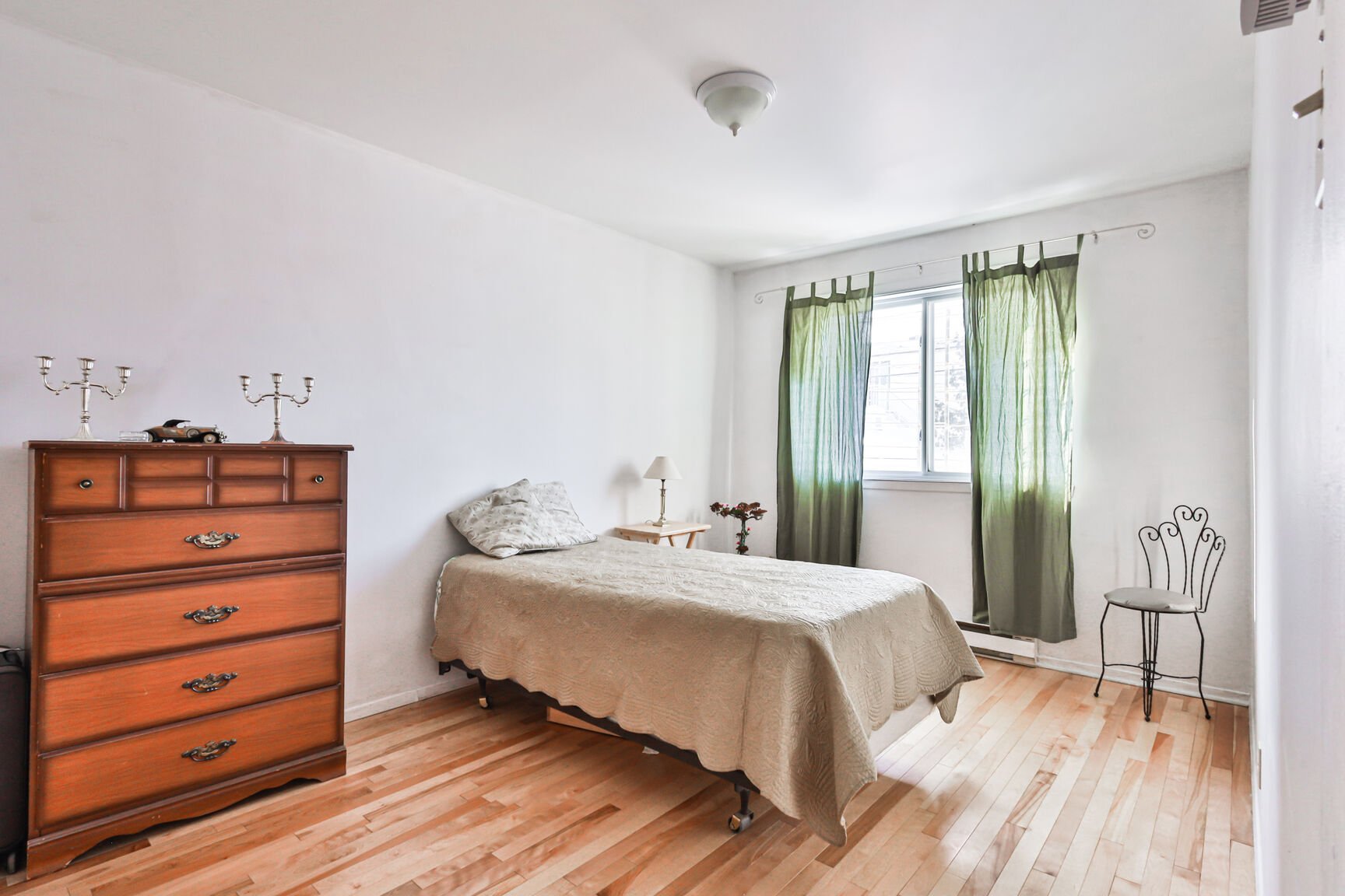 1860 Rue Favreau, Laval (Chomedey), Quebec H7T1X4, 3 Bedrooms Bedrooms, 13 Rooms Rooms,3 BathroomsBathrooms,Multi-family (2 to 5 units),For Sale,Rue Favreau,13168530