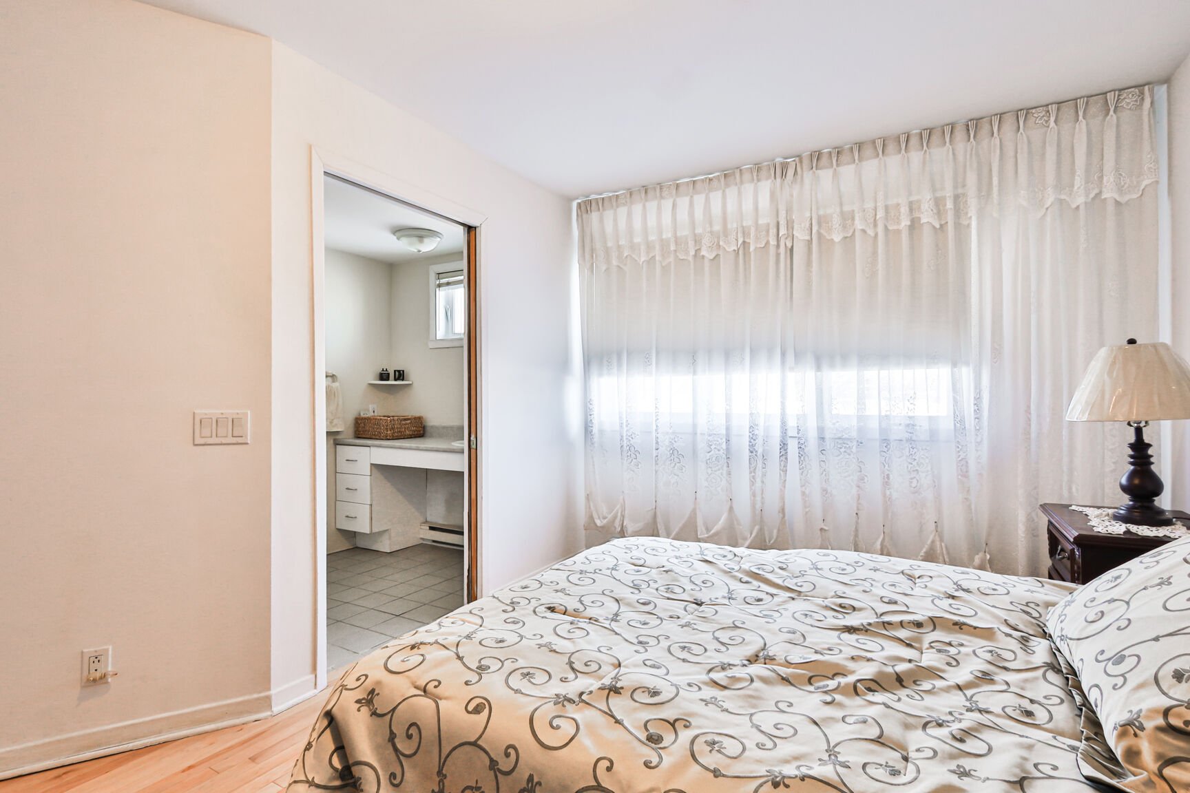 1860 Rue Favreau, Laval (Chomedey), Quebec H7T1X4, 3 Bedrooms Bedrooms, 13 Rooms Rooms,3 BathroomsBathrooms,Multi-family (2 to 5 units),For Sale,Rue Favreau,13168530