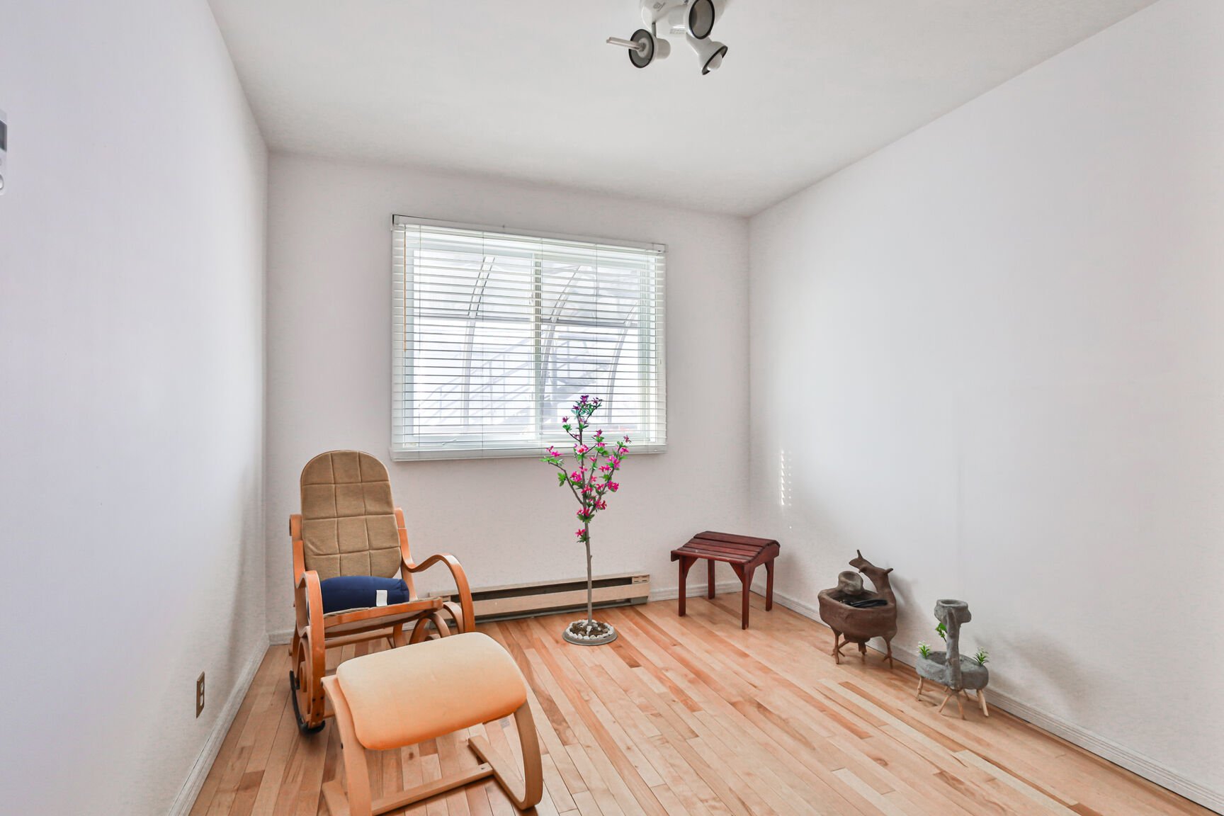 1860 Rue Favreau, Laval (Chomedey), Quebec H7T1X4, 3 Bedrooms Bedrooms, 13 Rooms Rooms,3 BathroomsBathrooms,Multi-family (2 to 5 units),For Sale,Rue Favreau,13168530