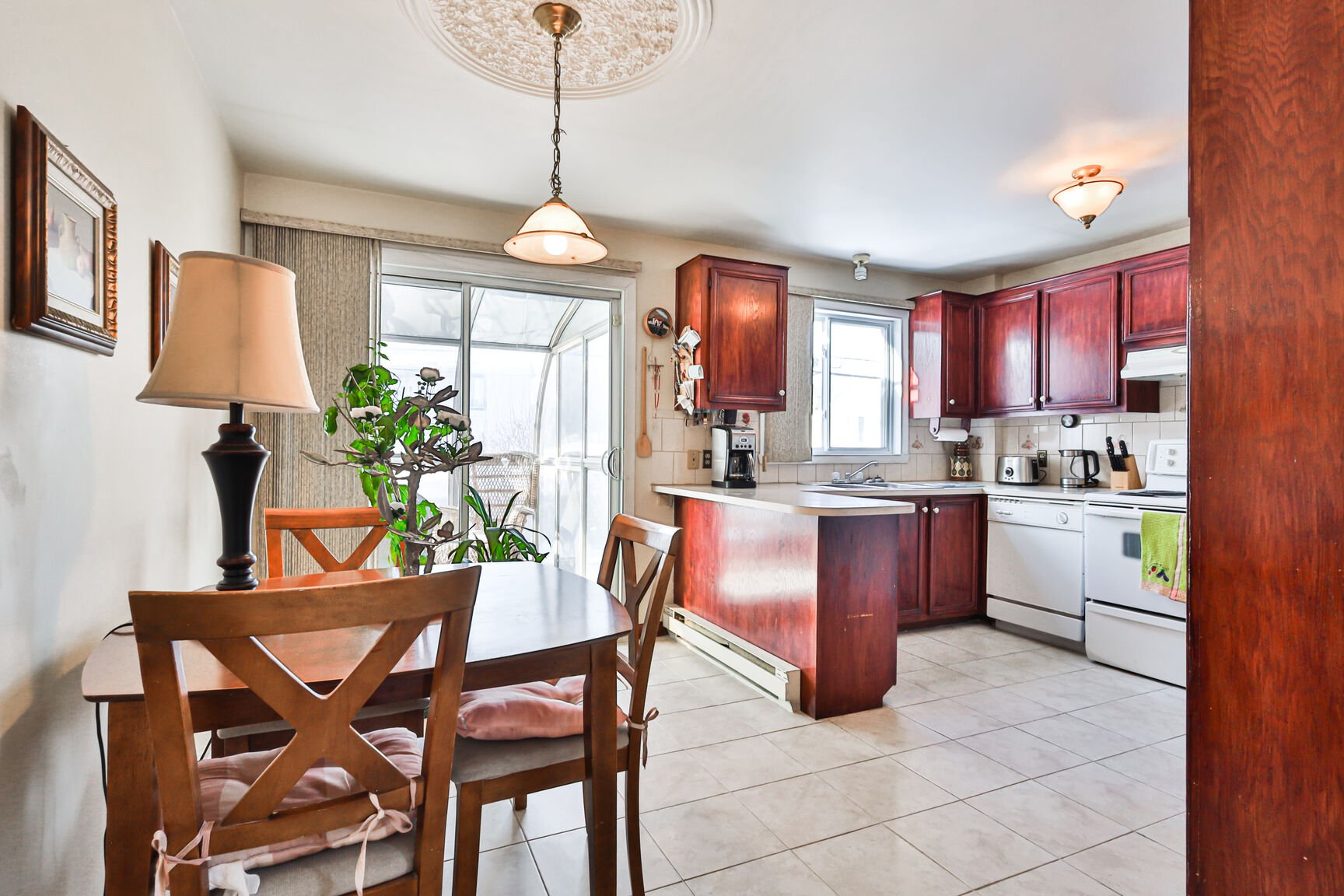 1860 Rue Favreau, Laval (Chomedey), Quebec H7T1X4, 3 Bedrooms Bedrooms, 13 Rooms Rooms,3 BathroomsBathrooms,Multi-family (2 to 5 units),For Sale,Rue Favreau,13168530