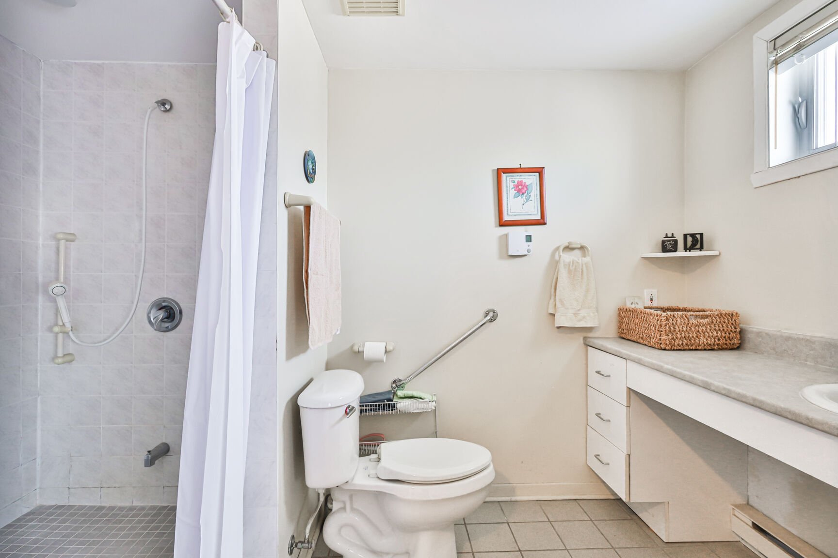 1860 Rue Favreau, Laval (Chomedey), Quebec H7T1X4, 3 Bedrooms Bedrooms, 13 Rooms Rooms,3 BathroomsBathrooms,Multi-family (2 to 5 units),For Sale,Rue Favreau,13168530