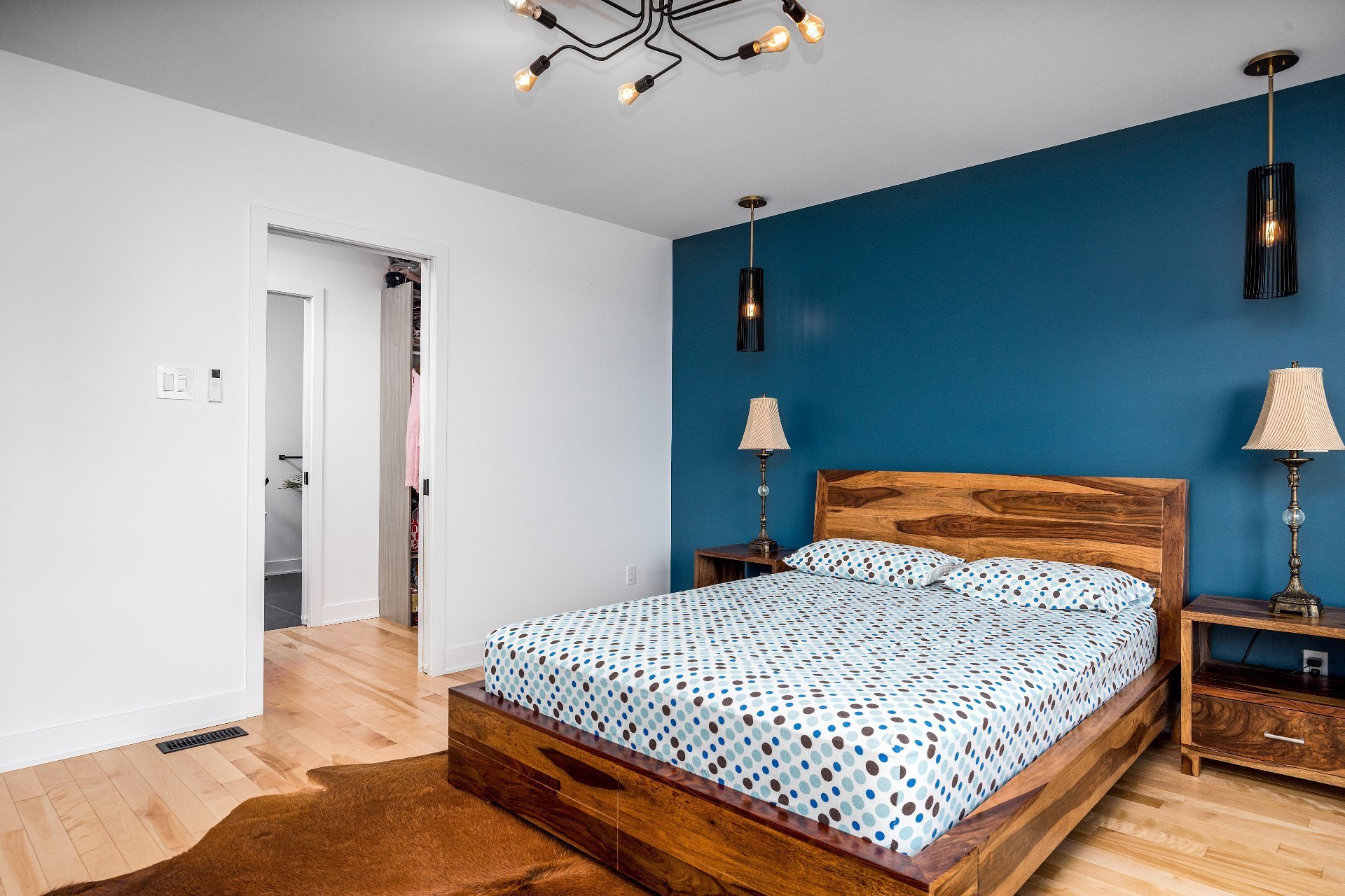 5300 Boul. Westley, Longueuil (Saint-Hubert), Quebec J3Y2T7, 5 Chambres Chambres, 16 Chambres Chambres,3 Salle de bainSalle de bain,Résidentiel,À vendre,Boul. Westley,14143216