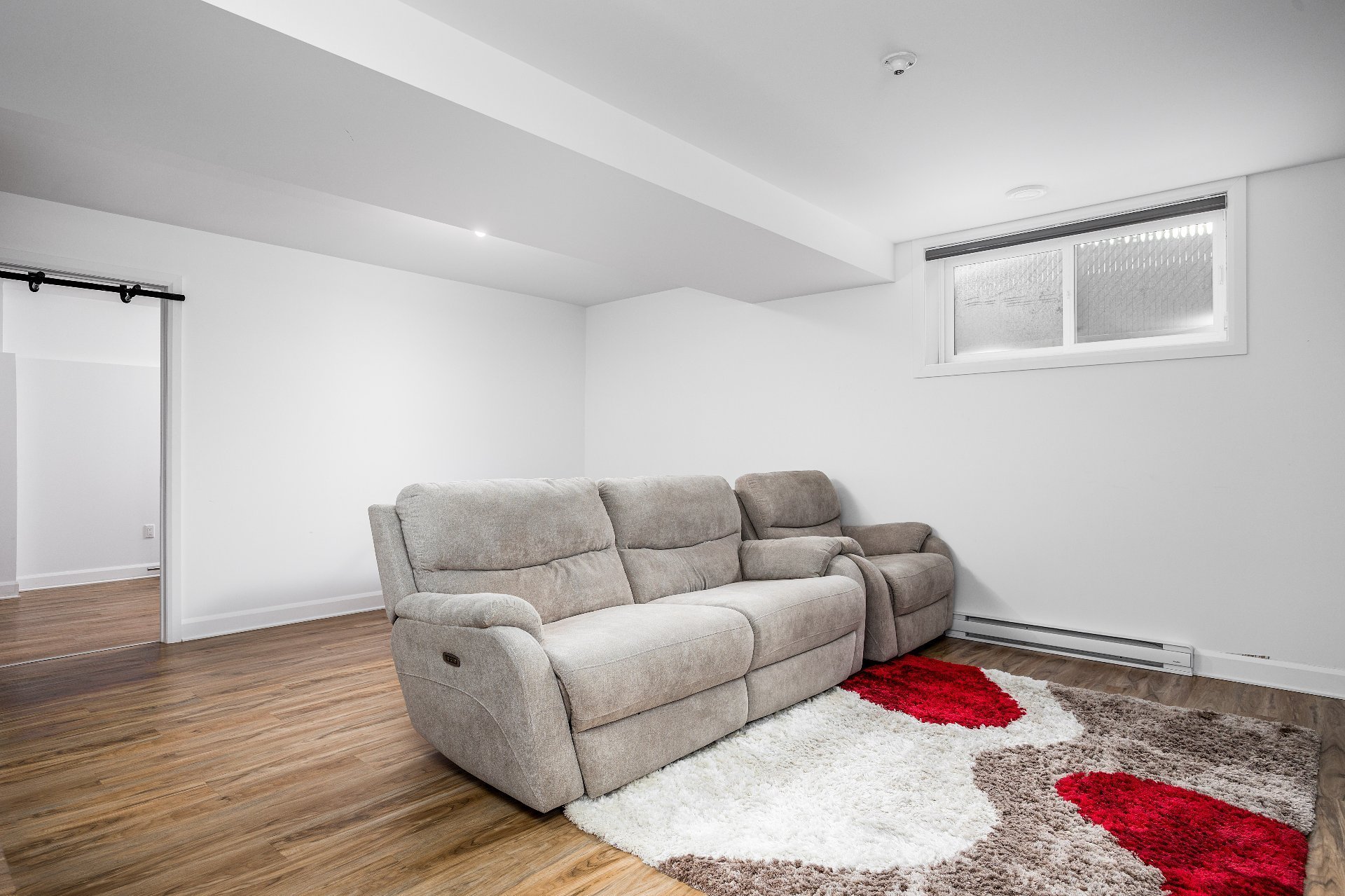 5300 Boul. Westley, Longueuil (Saint-Hubert), Quebec J3Y2T7, 5 Chambres Chambres, 16 Chambres Chambres,3 Salle de bainSalle de bain,Résidentiel,À vendre,Boul. Westley,14143216