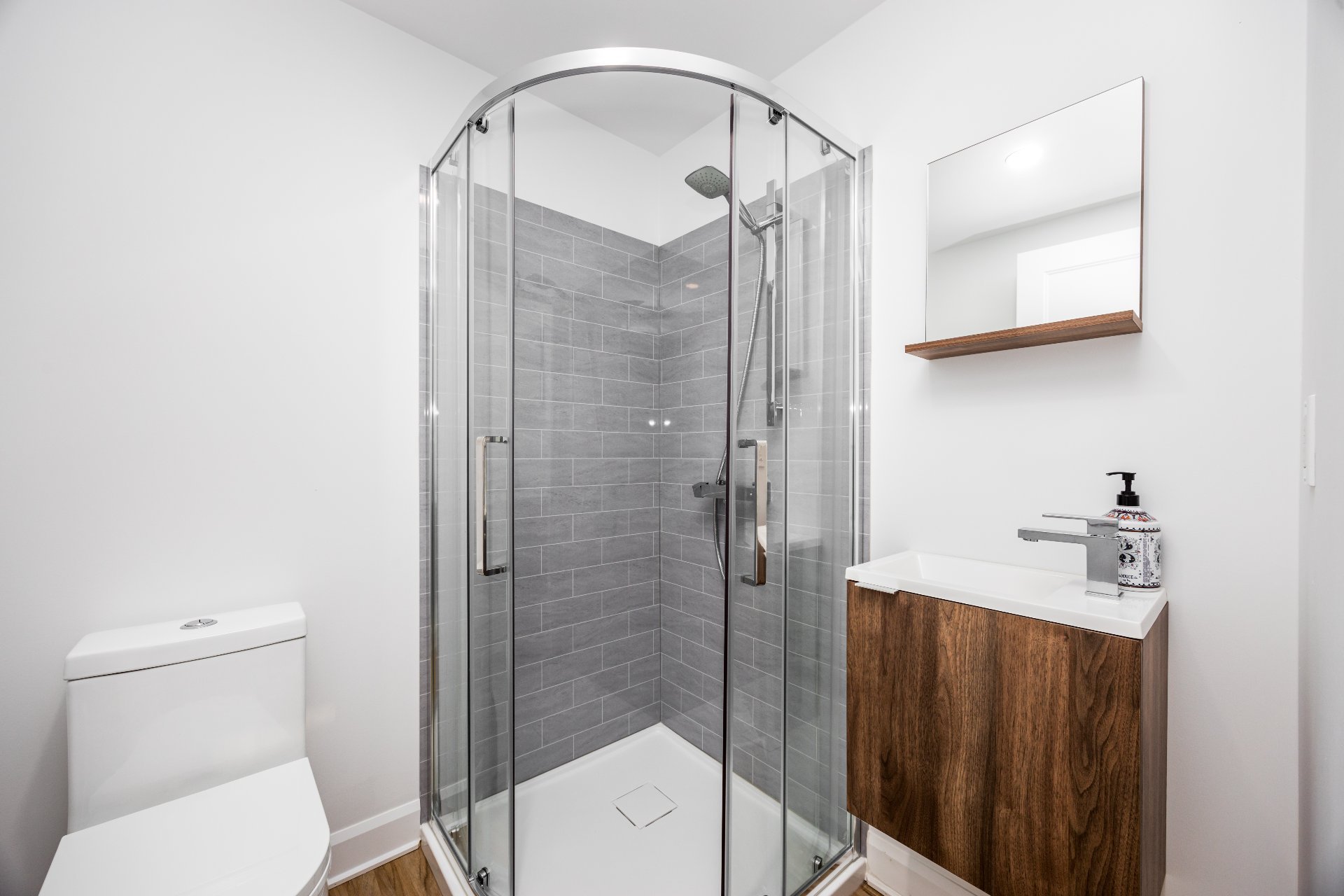 5300 Boul. Westley, Longueuil (Saint-Hubert), Quebec J3Y2T7, 5 Chambres Chambres, 16 Chambres Chambres,3 Salle de bainSalle de bain,Résidentiel,À vendre,Boul. Westley,14143216