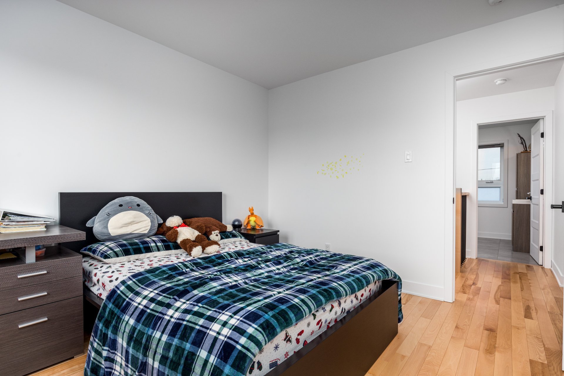 5300 Boul. Westley, Longueuil (Saint-Hubert), Quebec J3Y2T7, 5 Chambres Chambres, 16 Chambres Chambres,3 Salle de bainSalle de bain,Résidentiel,À vendre,Boul. Westley,14143216