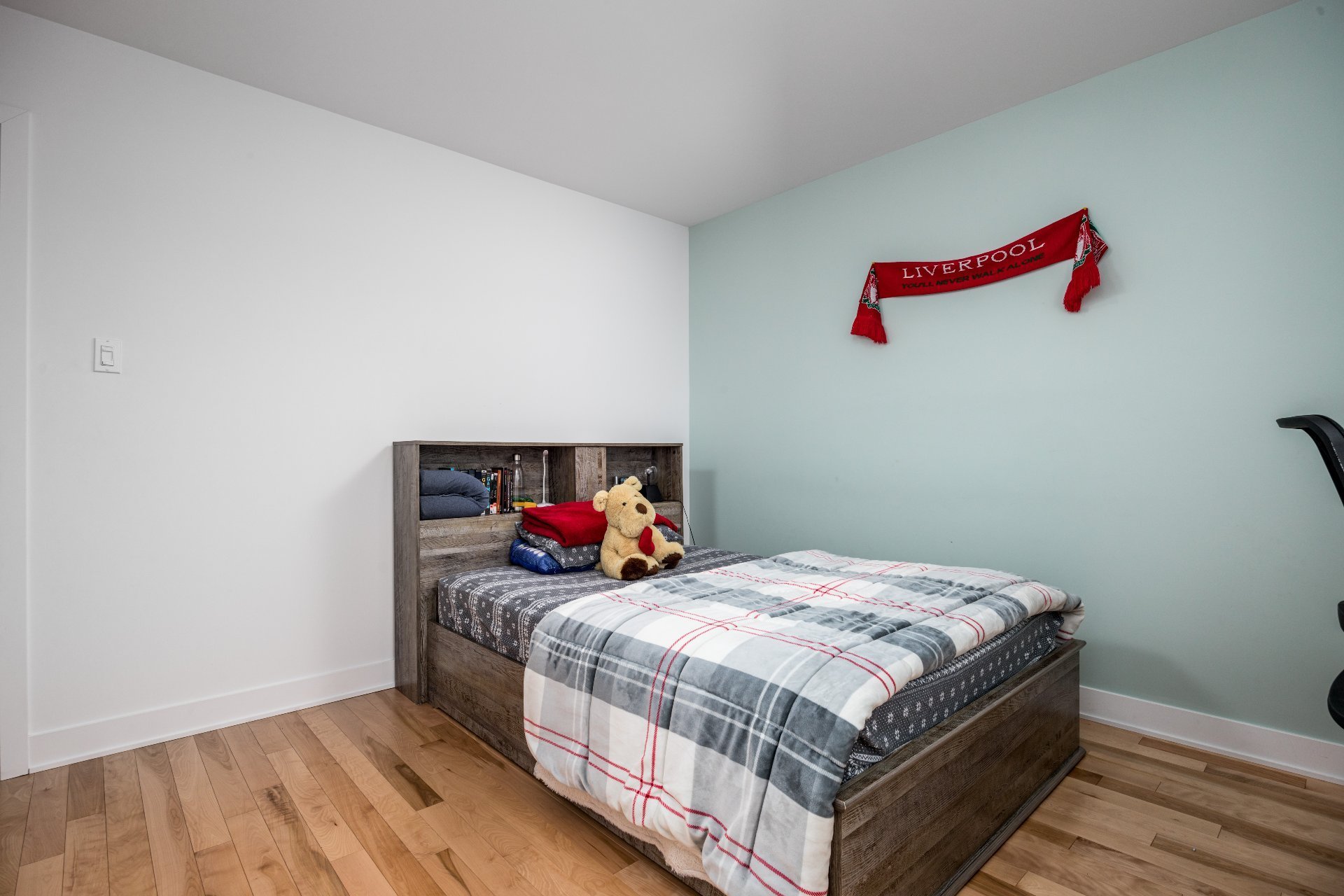 5300 Boul. Westley, Longueuil (Saint-Hubert), Quebec J3Y2T7, 5 Chambres Chambres, 16 Chambres Chambres,3 Salle de bainSalle de bain,Résidentiel,À vendre,Boul. Westley,14143216