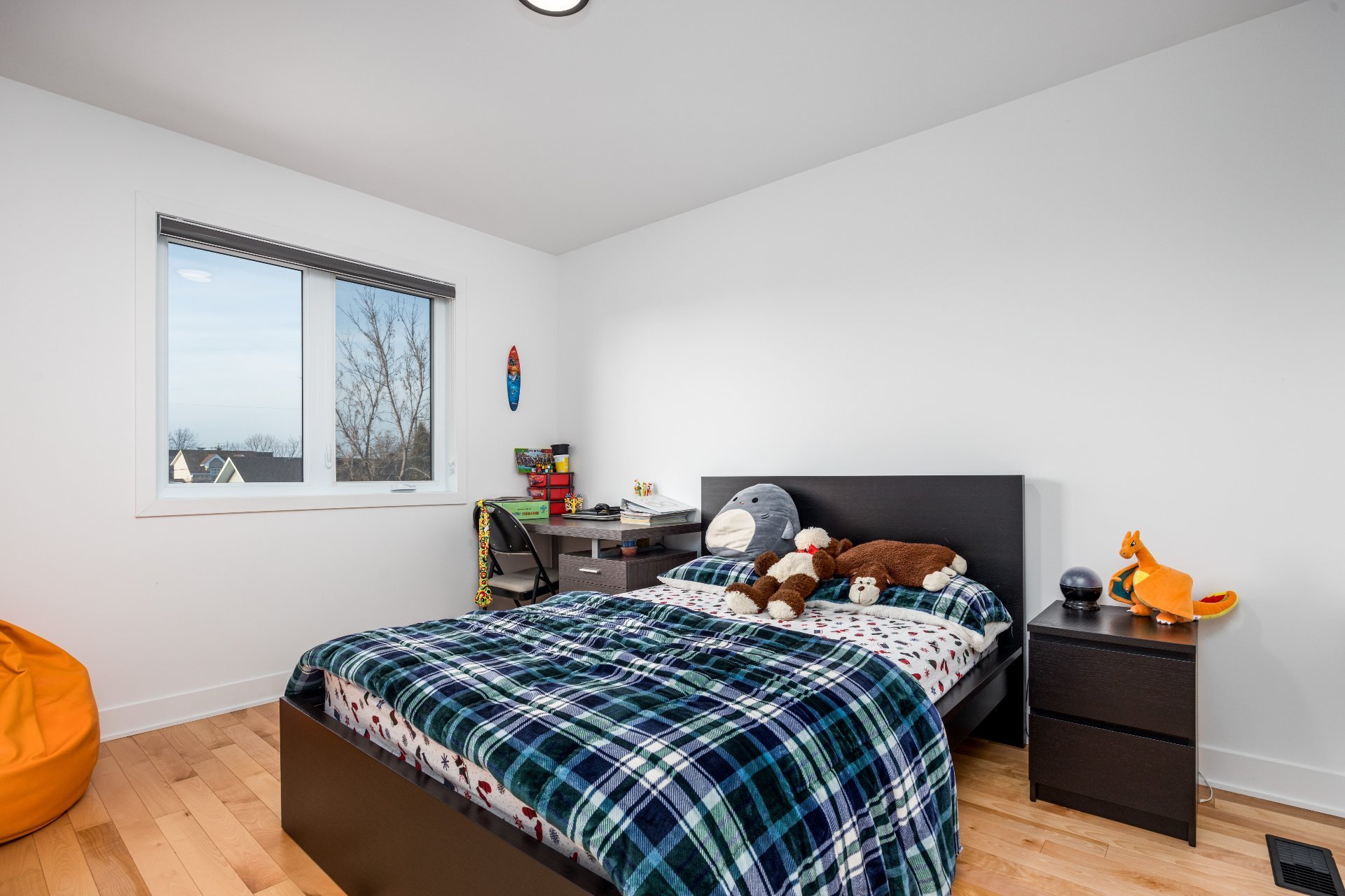 5300 Boul. Westley, Longueuil (Saint-Hubert), Quebec J3Y2T7, 5 Chambres Chambres, 16 Chambres Chambres,3 Salle de bainSalle de bain,Résidentiel,À vendre,Boul. Westley,14143216