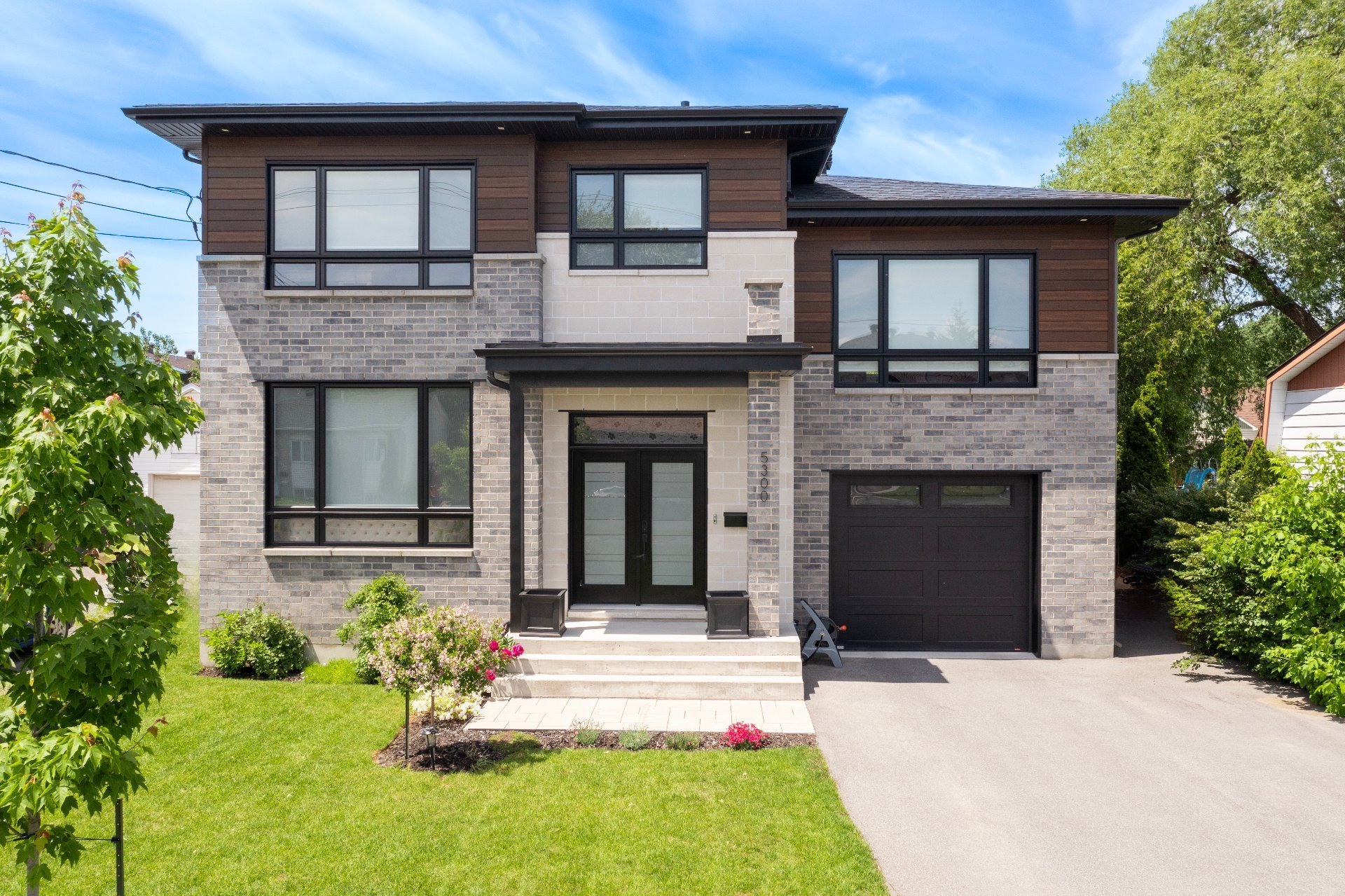 5300 Boul. Westley, Longueuil (Saint-Hubert), Quebec J3Y2T7, 5 Chambres Chambres, 16 Chambres Chambres,3 Salle de bainSalle de bain,Résidentiel,À vendre,Boul. Westley,14143216