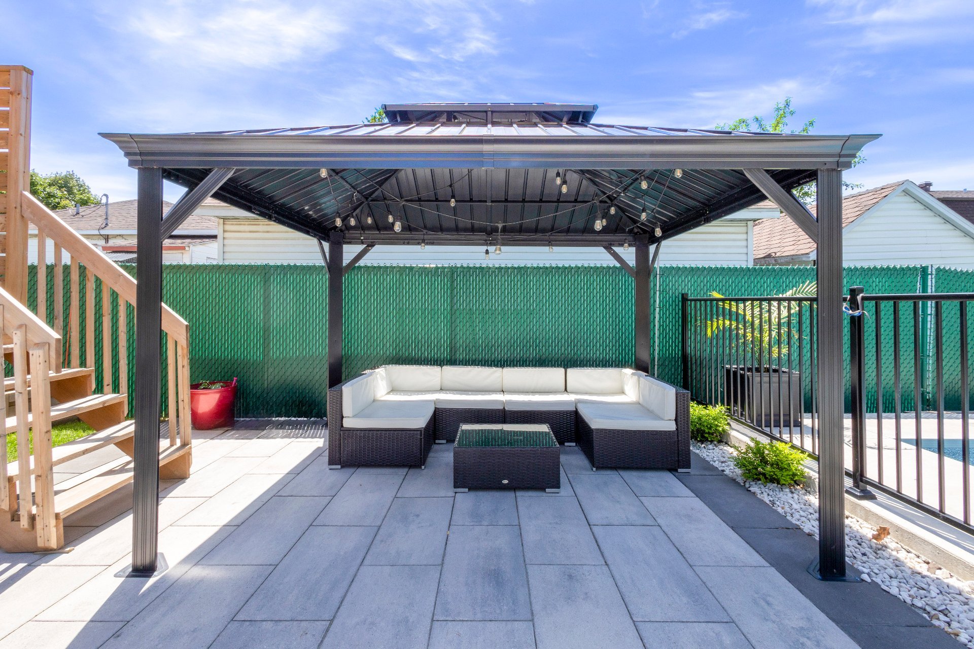 5300 Boul. Westley, Longueuil (Saint-Hubert), Quebec J3Y2T7, 5 Chambres Chambres, 16 Chambres Chambres,3 Salle de bainSalle de bain,Résidentiel,À vendre,Boul. Westley,14143216