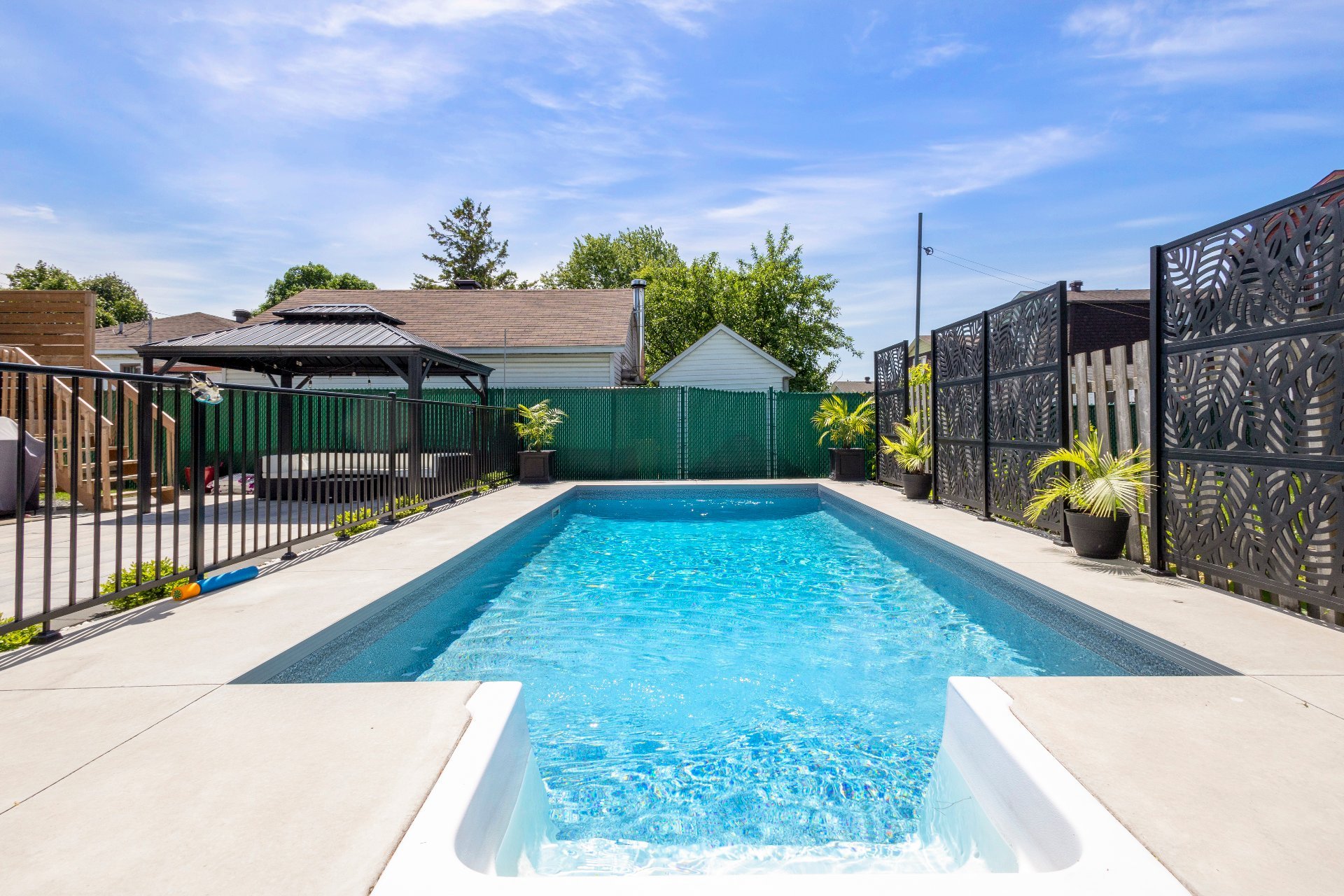 5300 Boul. Westley, Longueuil (Saint-Hubert), Quebec J3Y2T7, 5 Chambres Chambres, 16 Chambres Chambres,3 Salle de bainSalle de bain,Résidentiel,À vendre,Boul. Westley,14143216