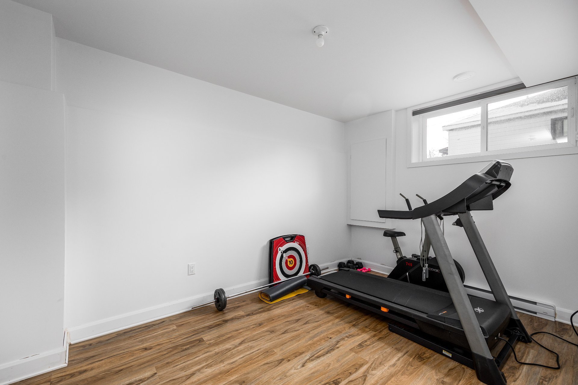 5300 Boul. Westley, Longueuil (Saint-Hubert), Quebec J3Y2T7, 5 Chambres Chambres, 16 Chambres Chambres,3 Salle de bainSalle de bain,Résidentiel,À vendre,Boul. Westley,14143216