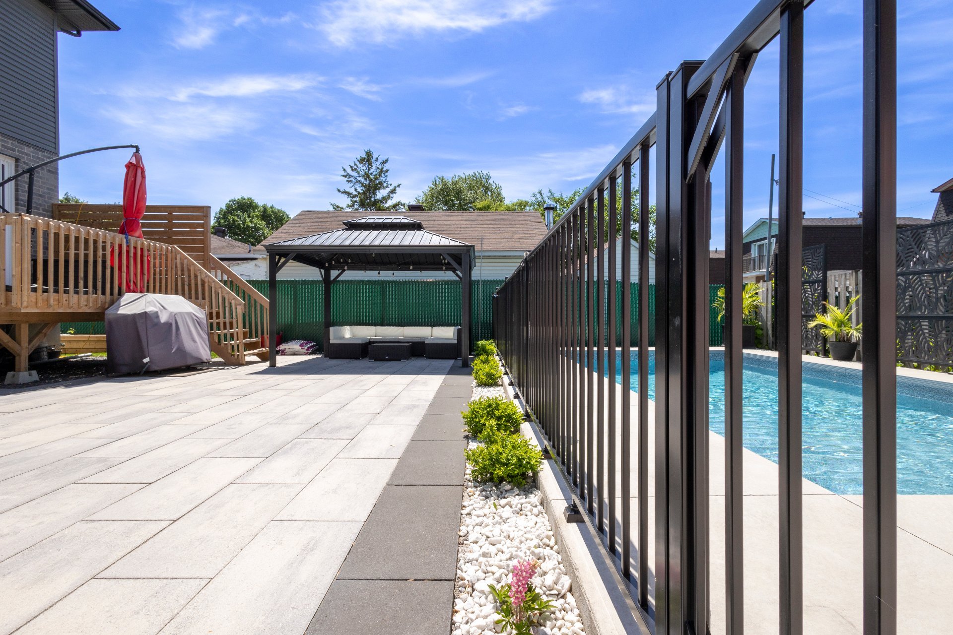 5300 Boul. Westley, Longueuil (Saint-Hubert), Quebec J3Y2T7, 5 Chambres Chambres, 16 Chambres Chambres,3 Salle de bainSalle de bain,Résidentiel,À vendre,Boul. Westley,14143216