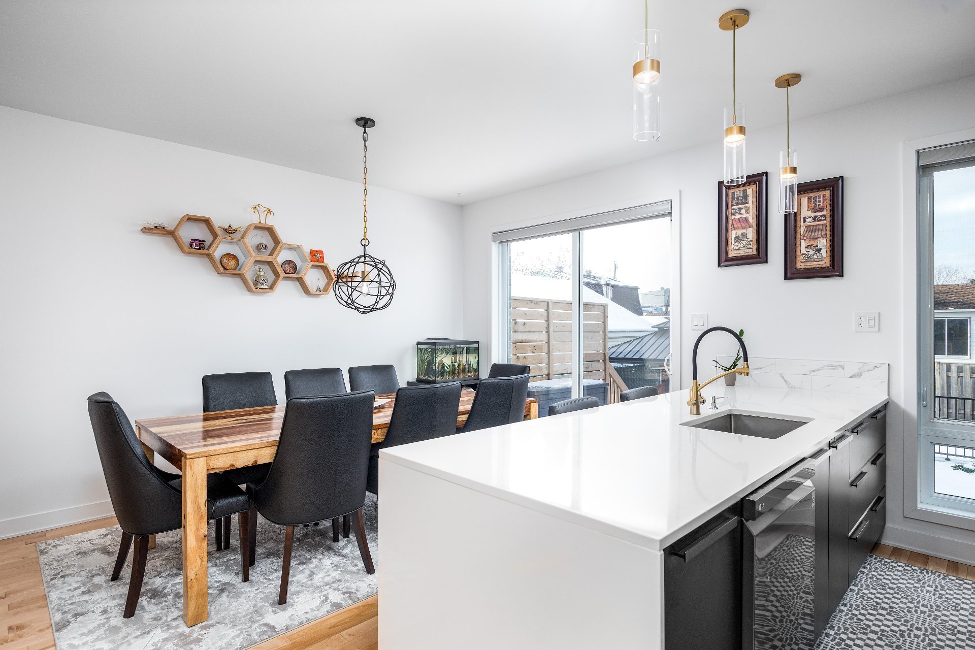 5300 Boul. Westley, Longueuil (Saint-Hubert), Quebec J3Y2T7, 5 Chambres Chambres, 16 Chambres Chambres,3 Salle de bainSalle de bain,Résidentiel,À vendre,Boul. Westley,14143216