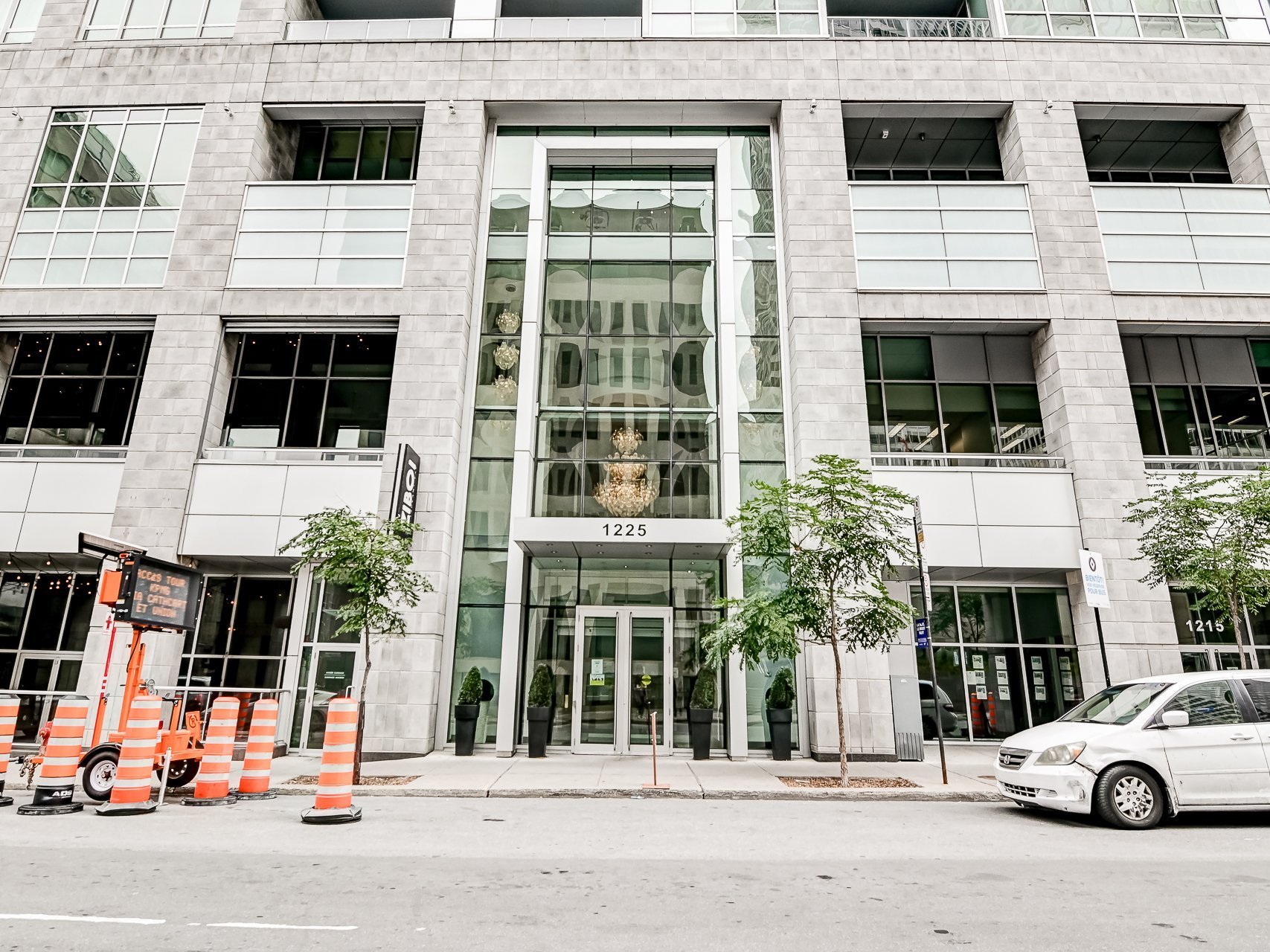 1225 Boul. Robert-Bourassa, Montréal (Ville-Marie), Quebec H3B9A9, 2 Chambres Chambres, 6 Chambres Chambres,1 Salle de bainsSalle de bain,Résidentiel,À vendre,Boul. Robert-Bourassa,26239667