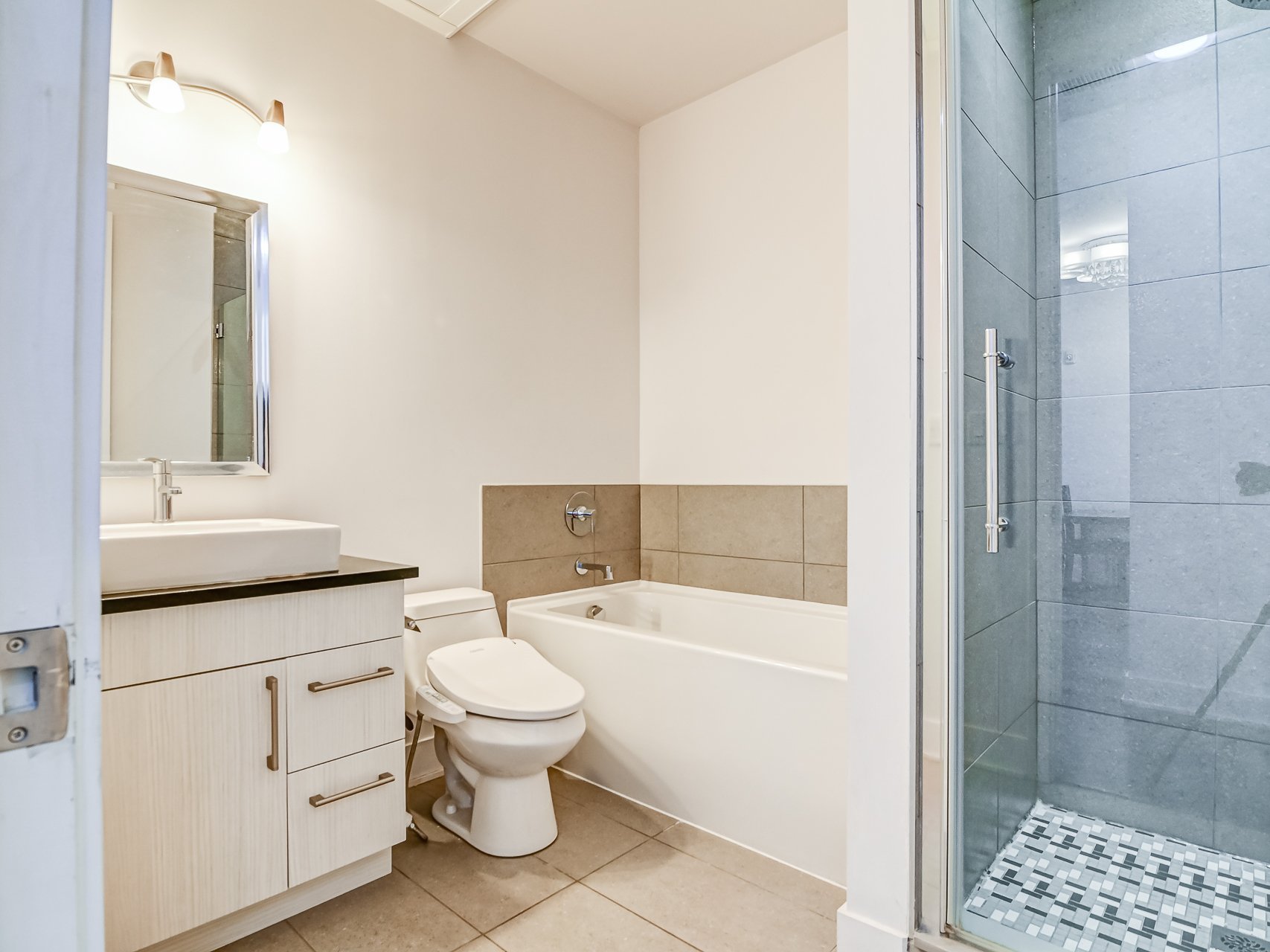 1225 Boul. Robert-Bourassa, Montréal (Ville-Marie), Quebec H3B9A9, 2 Chambres Chambres, 6 Chambres Chambres,1 Salle de bainsSalle de bain,Résidentiel,À vendre,Boul. Robert-Bourassa,26239667