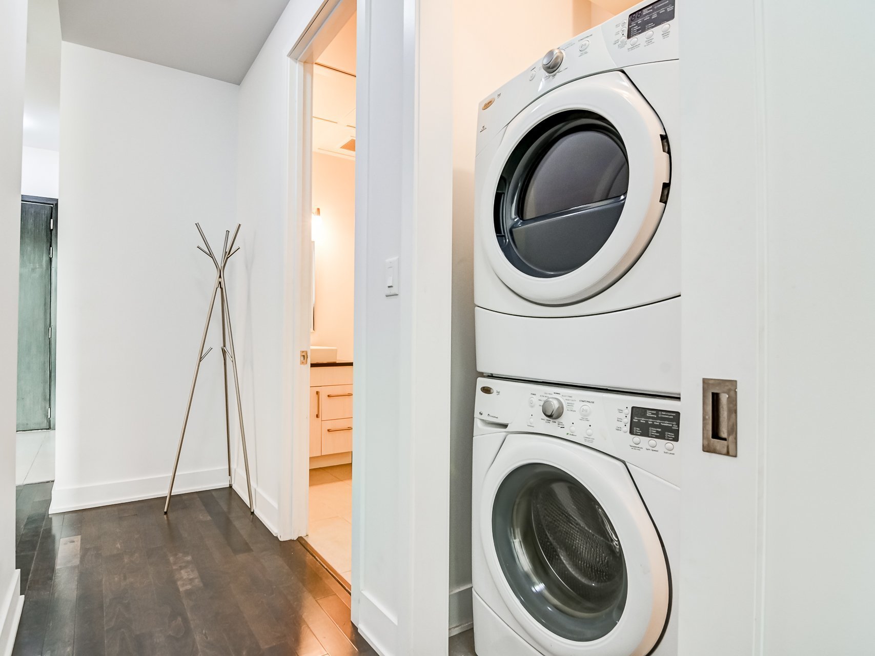 1225 Boul. Robert-Bourassa, Montréal (Ville-Marie), Quebec H3B9A9, 2 Chambres Chambres, 6 Chambres Chambres,1 Salle de bainsSalle de bain,Résidentiel,À vendre,Boul. Robert-Bourassa,26239667