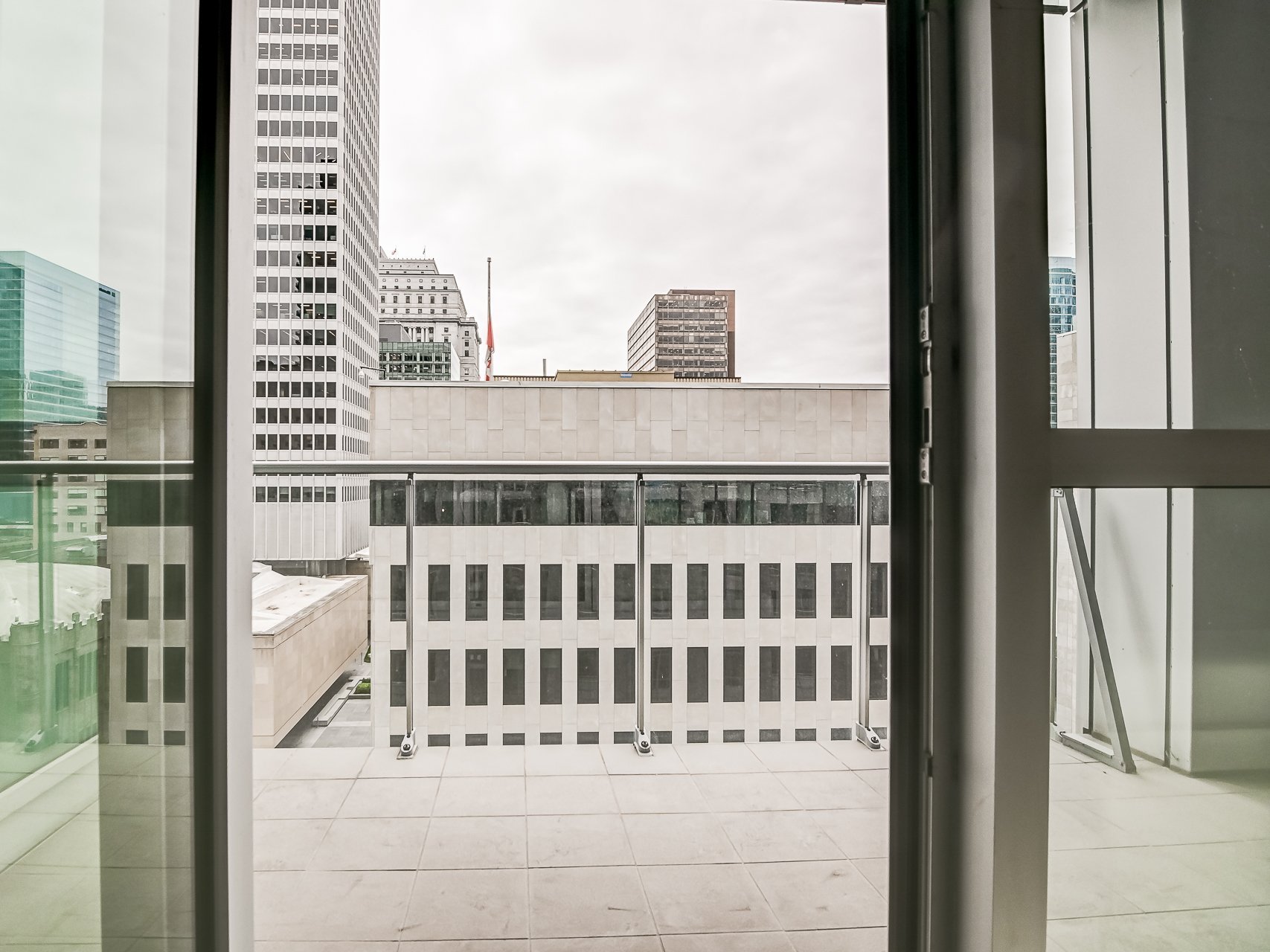 1225 Boul. Robert-Bourassa, Montréal (Ville-Marie), Quebec H3B9A9, 2 Chambres Chambres, 6 Chambres Chambres,1 Salle de bainsSalle de bain,Résidentiel,À vendre,Boul. Robert-Bourassa,26239667