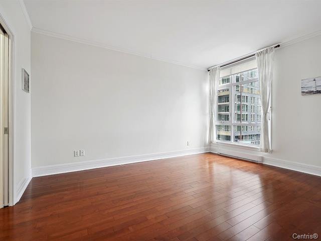 2865 Av. du Cosmodôme, Laval (Chomedey), Quebec H7T0G6, 2 Bedrooms Bedrooms, 7 Rooms Rooms,2 BathroomsBathrooms,Residential,For Sale,Av. du Cosmodôme,25239600