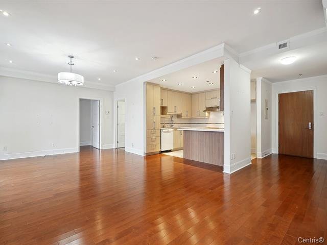 2865 Av. du Cosmodôme, Laval (Chomedey), Quebec H7T0G6, 2 Bedrooms Bedrooms, 7 Rooms Rooms,2 BathroomsBathrooms,Residential,For Sale,Av. du Cosmodôme,25239600