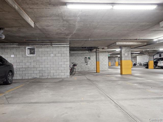 2865 Av. du Cosmodôme, Laval (Chomedey), Quebec H7T0G6, 2 Bedrooms Bedrooms, 7 Rooms Rooms,2 BathroomsBathrooms,Residential,For Sale,Av. du Cosmodôme,25239600