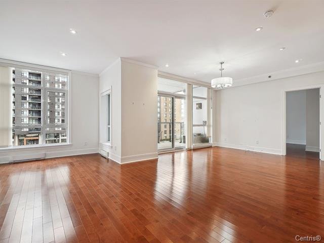 2865 Av. du Cosmodôme, Laval (Chomedey), Quebec H7T0G6, 2 Bedrooms Bedrooms, 7 Rooms Rooms,2 BathroomsBathrooms,Residential,For Sale,Av. du Cosmodôme,25239600