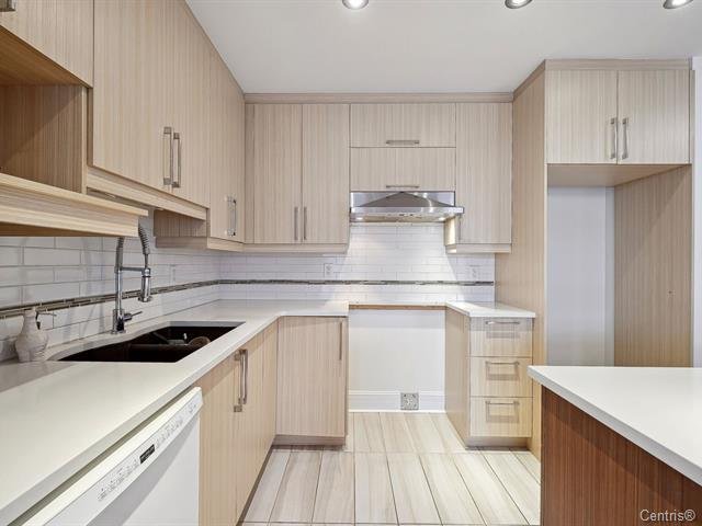 2865 Av. du Cosmodôme, Laval (Chomedey), Quebec H7T0G6, 2 Bedrooms Bedrooms, 7 Rooms Rooms,2 BathroomsBathrooms,Residential,For Sale,Av. du Cosmodôme,25239600