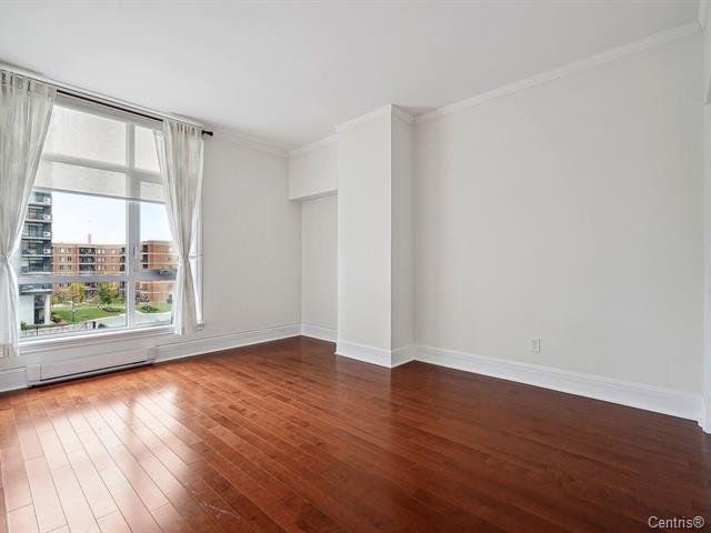 2865 Av. du Cosmodôme, Laval (Chomedey), Quebec H7T0G6, 2 Bedrooms Bedrooms, 7 Rooms Rooms,2 BathroomsBathrooms,Residential,For Sale,Av. du Cosmodôme,25239600