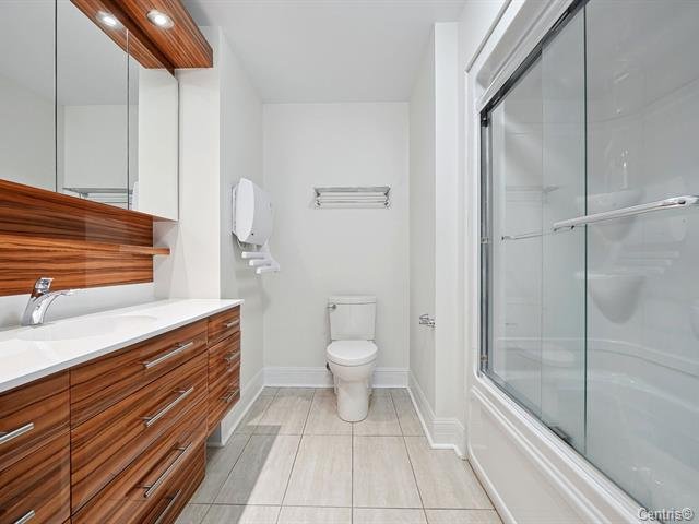 2865 Av. du Cosmodôme, Laval (Chomedey), Quebec H7T0G6, 2 Bedrooms Bedrooms, 7 Rooms Rooms,2 BathroomsBathrooms,Residential,For Sale,Av. du Cosmodôme,25239600