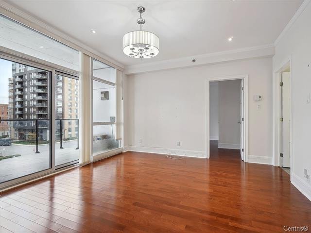 2865 Av. du Cosmodôme, Laval (Chomedey), Quebec H7T0G6, 2 Bedrooms Bedrooms, 7 Rooms Rooms,2 BathroomsBathrooms,Residential,For Sale,Av. du Cosmodôme,25239600