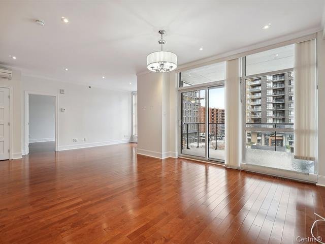 2865 Av. du Cosmodôme, Laval (Chomedey), Quebec H7T0G6, 2 Bedrooms Bedrooms, 7 Rooms Rooms,2 BathroomsBathrooms,Residential,For Sale,Av. du Cosmodôme,25239600