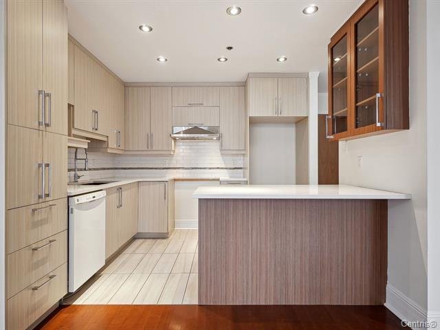 2865 Av. du Cosmodôme, Laval (Chomedey), Quebec H7T0G6, 2 Bedrooms Bedrooms, 7 Rooms Rooms,2 BathroomsBathrooms,Residential,For Sale,Av. du Cosmodôme,25239600