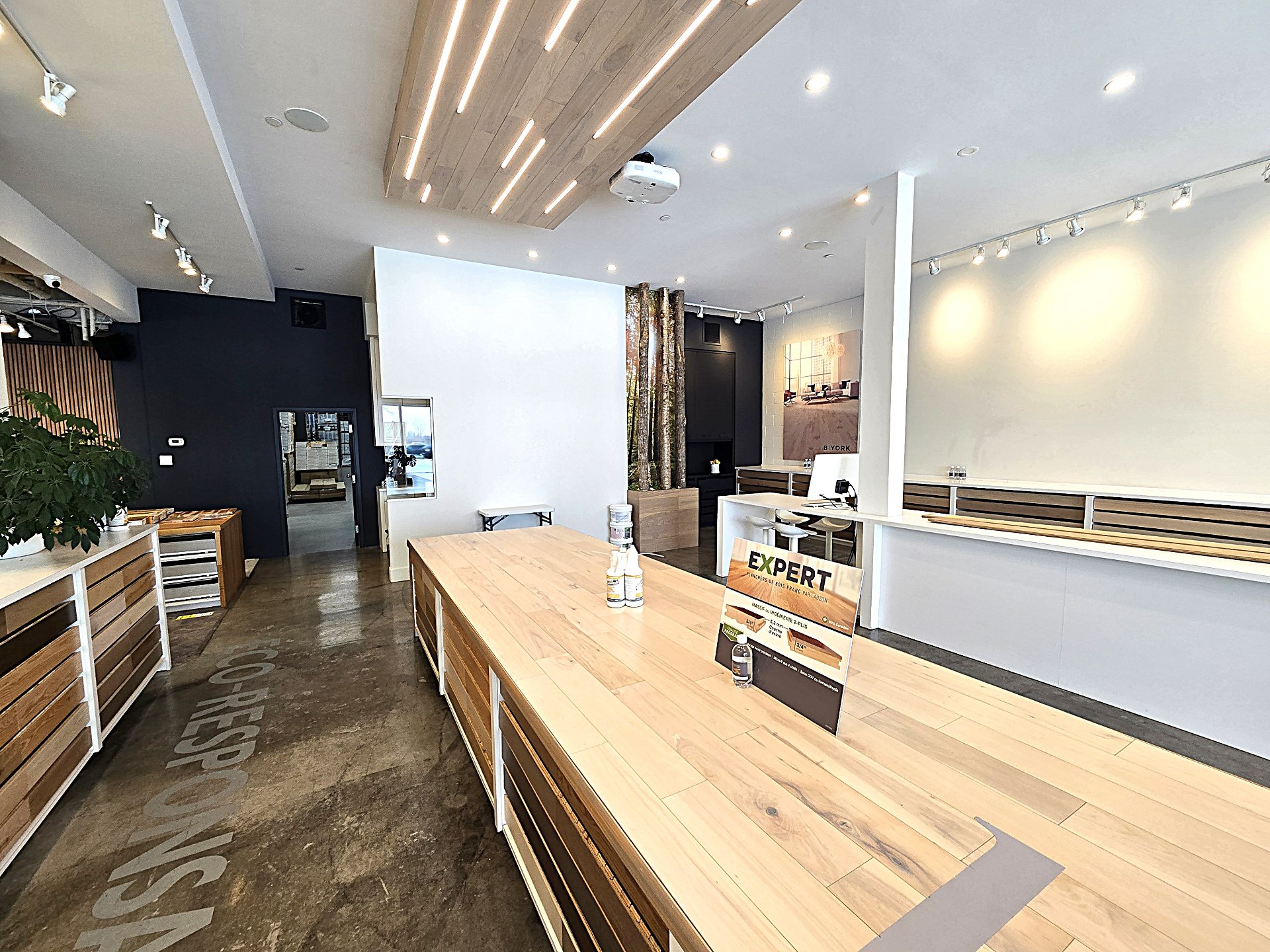 1645 Desserte Nord Laval (A-440) O., Laval (Chomedey), Quebec H7L3W3, ,Industriel,For Rent,Desserte Nord Laval (A-440) O.,20710019